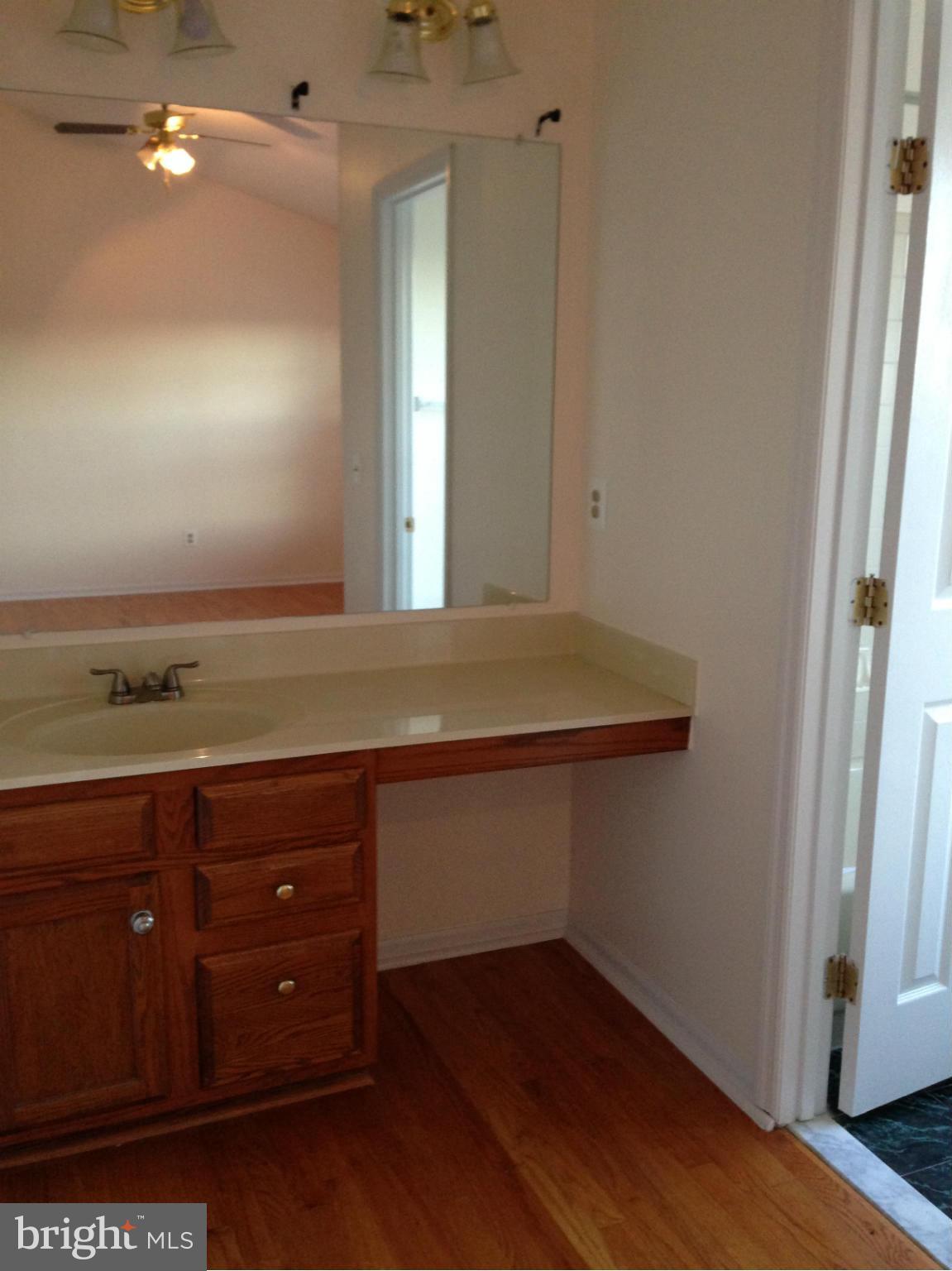 MANCHESTER LAKES - Residential Lease