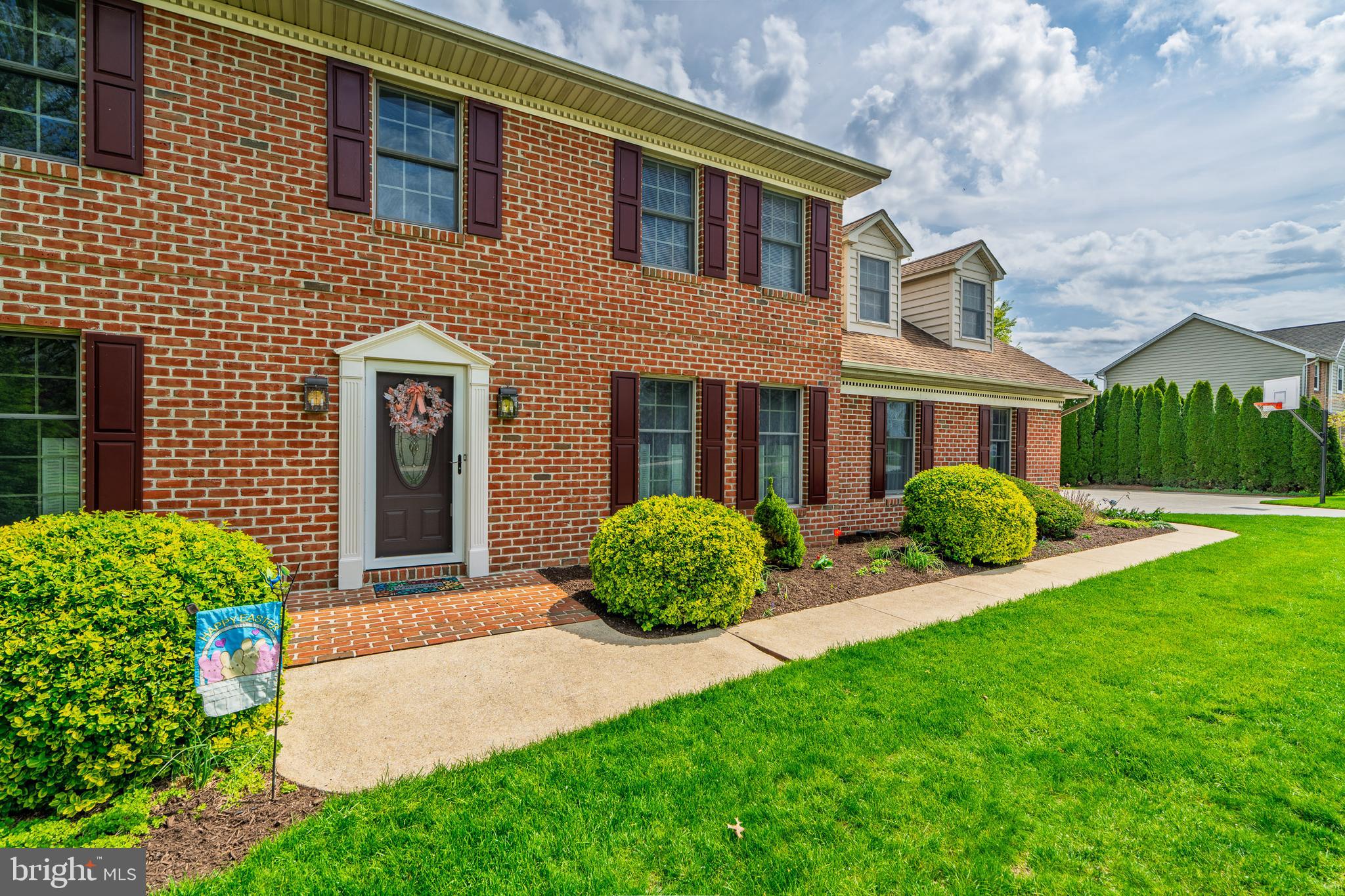 COUNTRY MANOR ESTATES - Residential