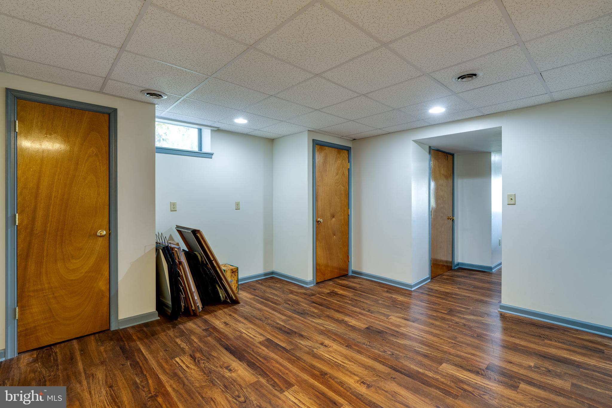 COUNTRY MANOR ESTATES - Residential