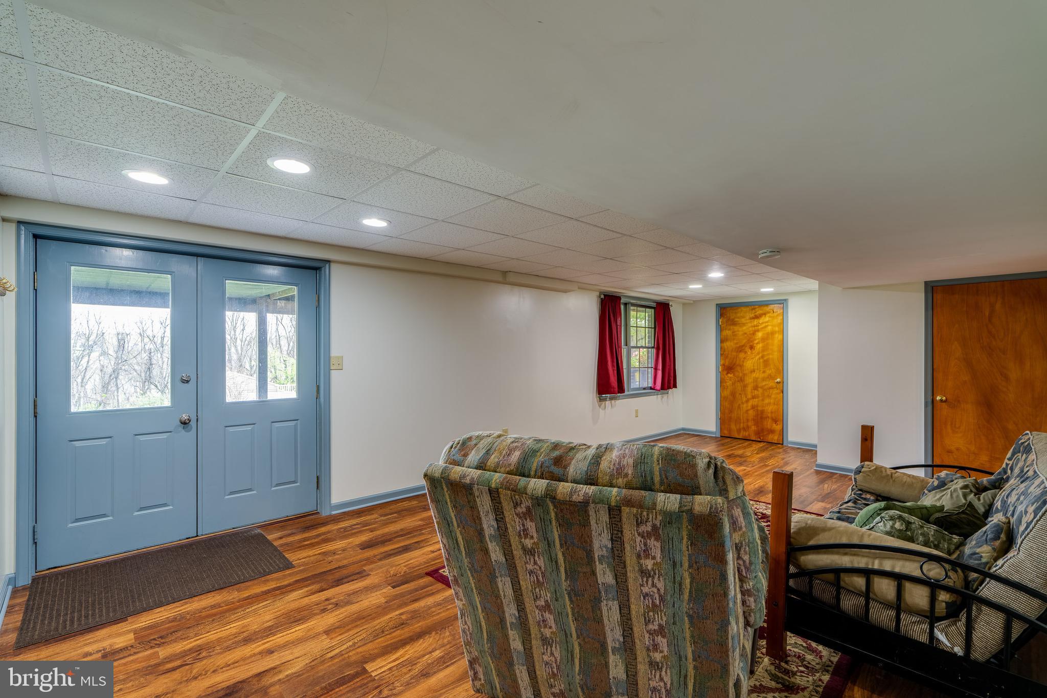 COUNTRY MANOR ESTATES - Residential