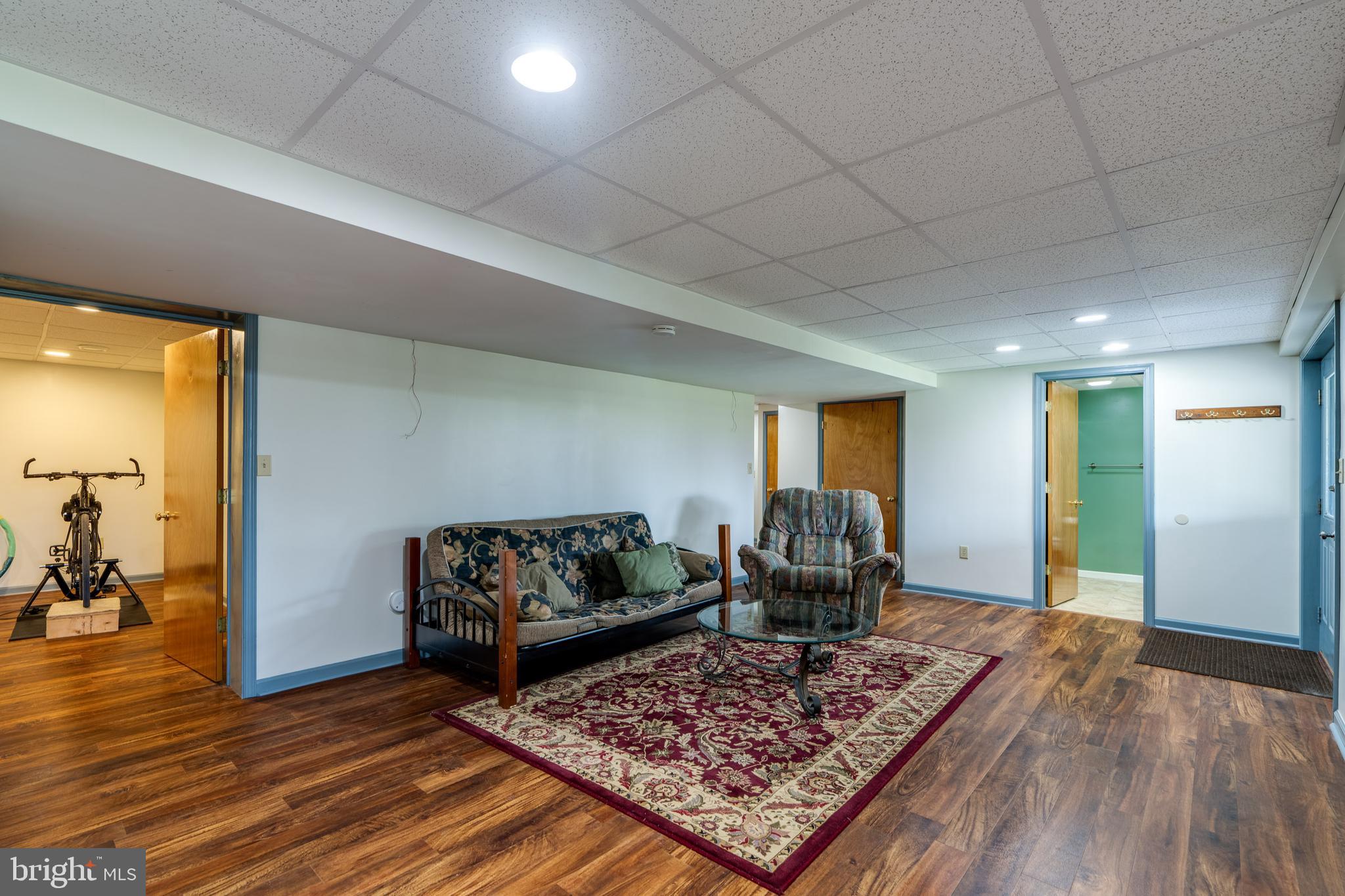 COUNTRY MANOR ESTATES - Residential