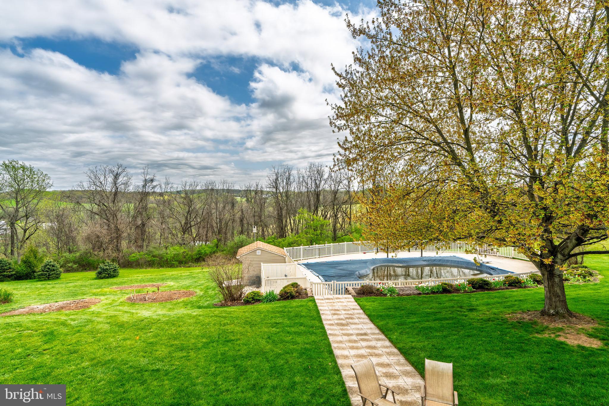 COUNTRY MANOR ESTATES - Residential