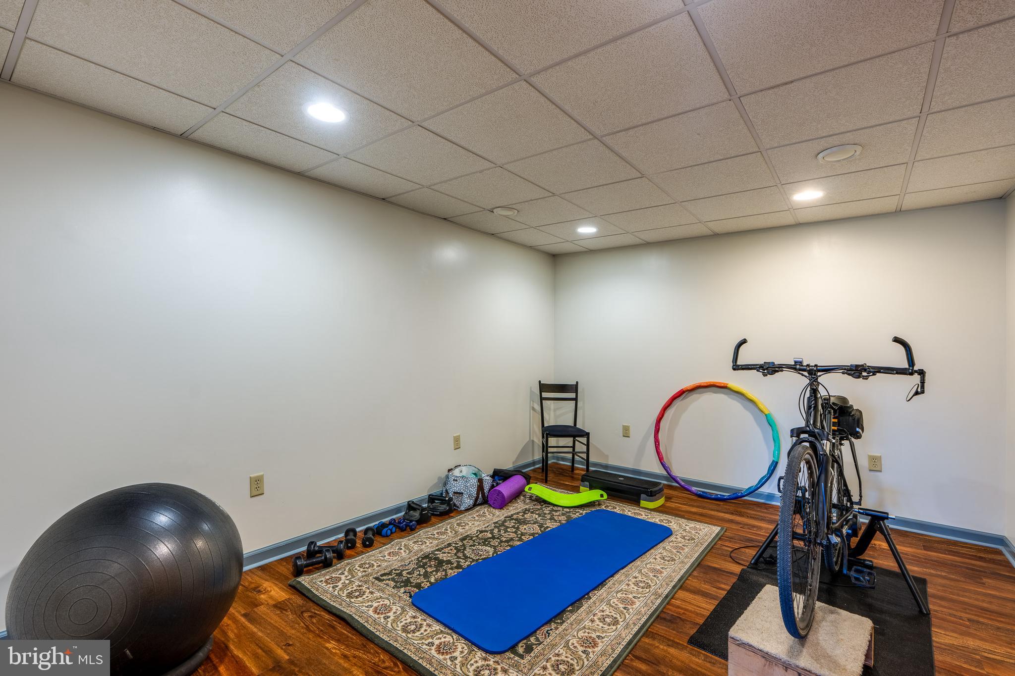 COUNTRY MANOR ESTATES - Residential