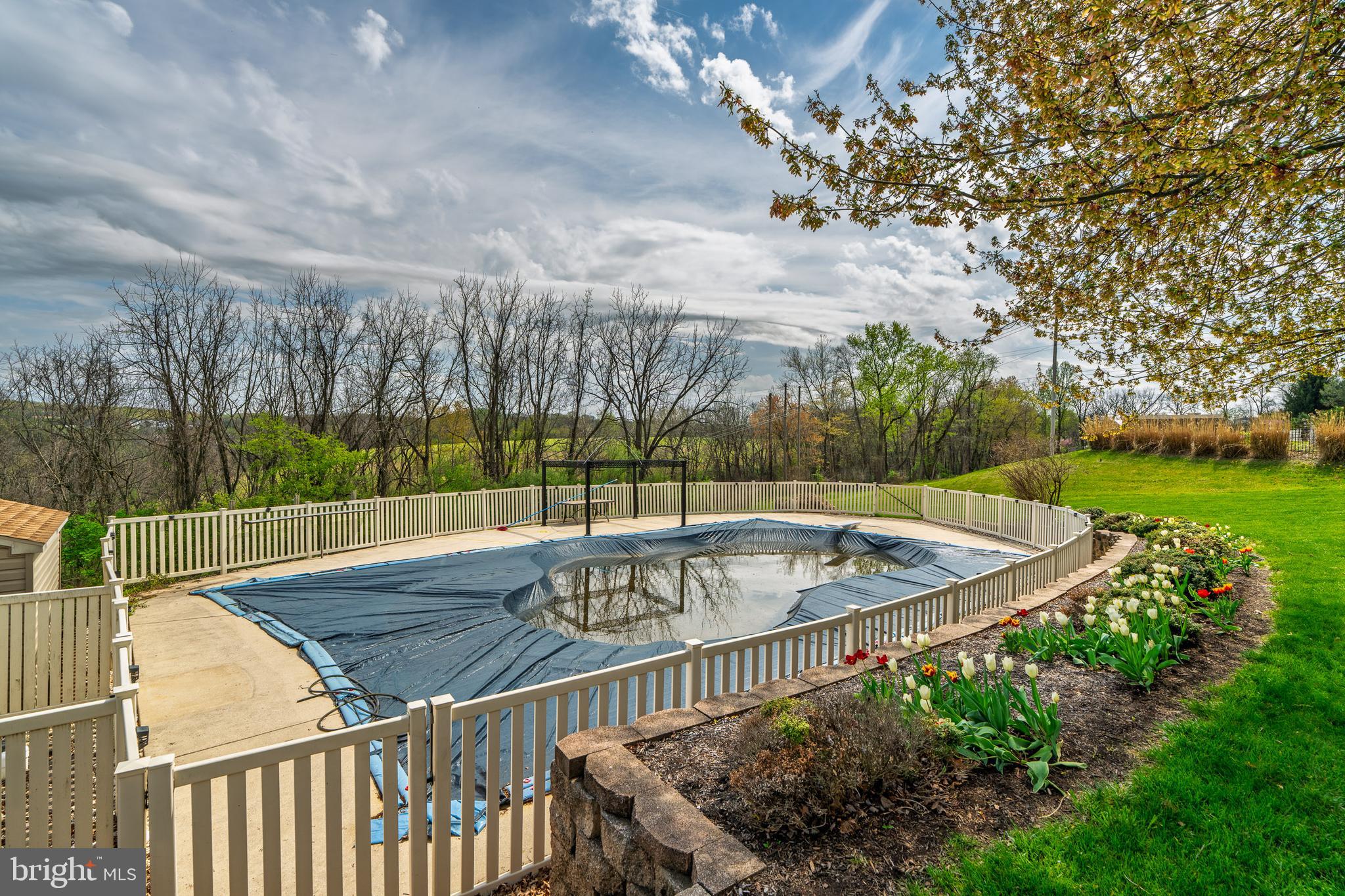 COUNTRY MANOR ESTATES - Residential