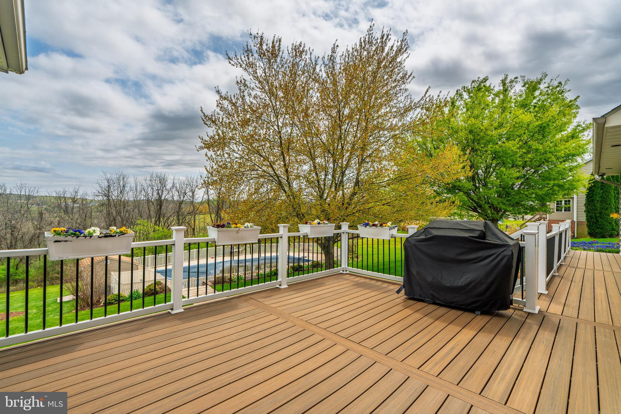 COUNTRY MANOR ESTATES - Residential