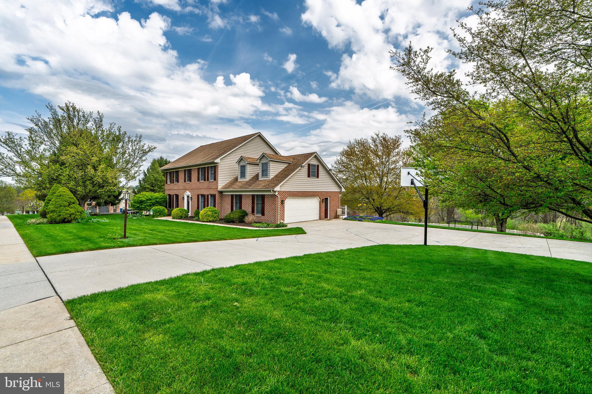 COUNTRY MANOR ESTATES - Residential