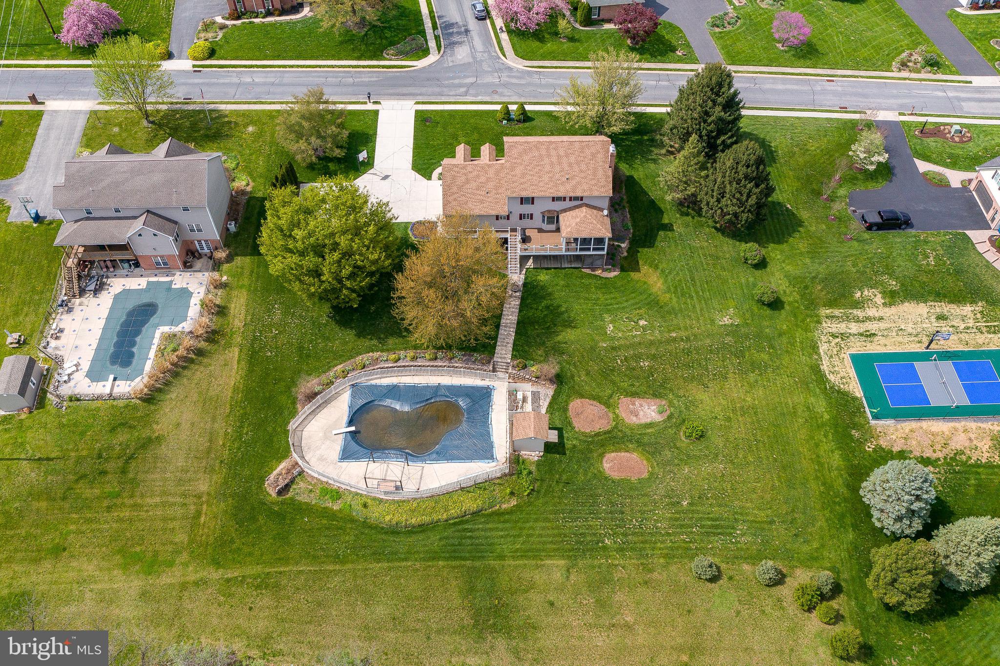 COUNTRY MANOR ESTATES - Residential