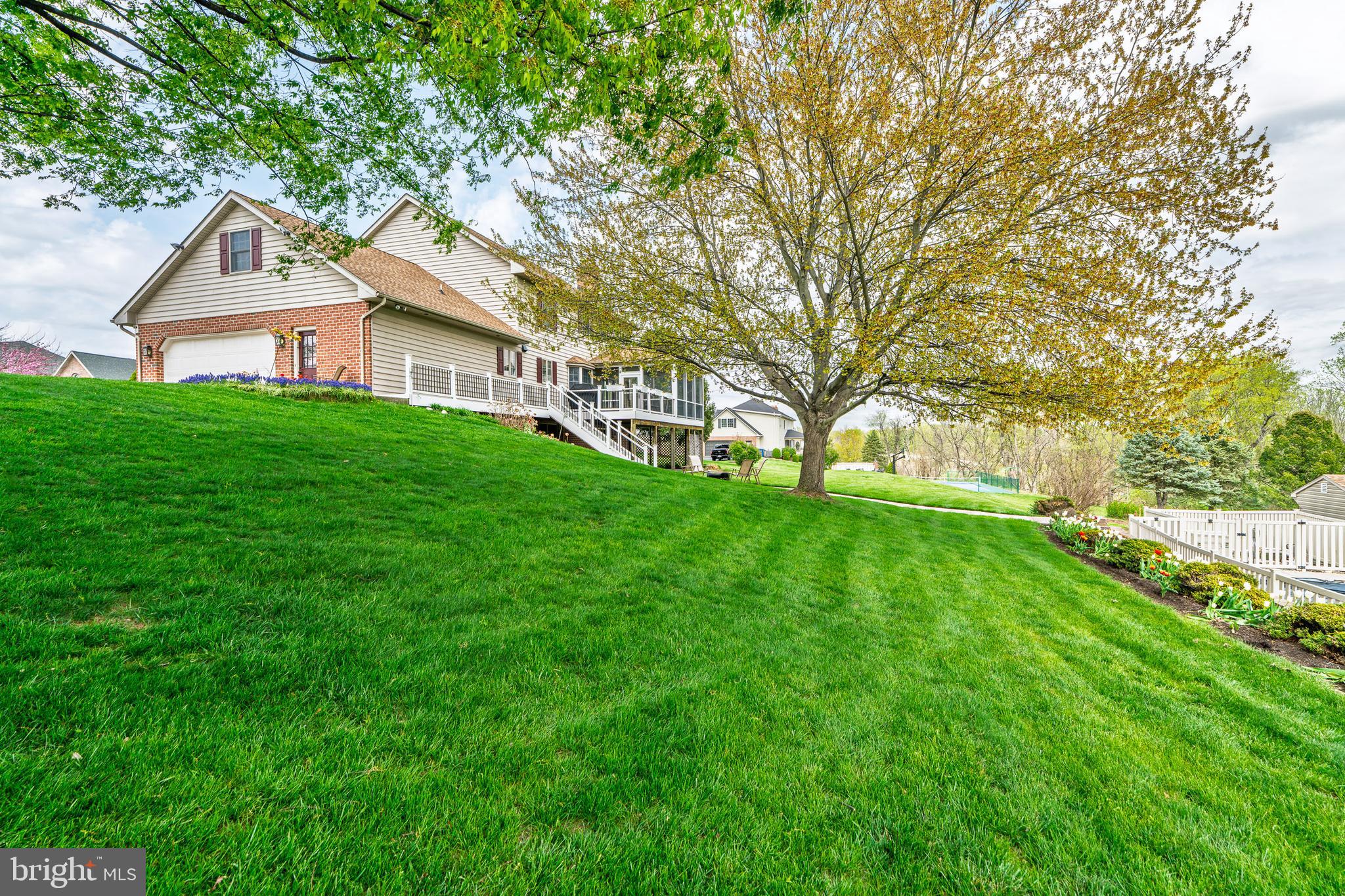 COUNTRY MANOR ESTATES - Residential