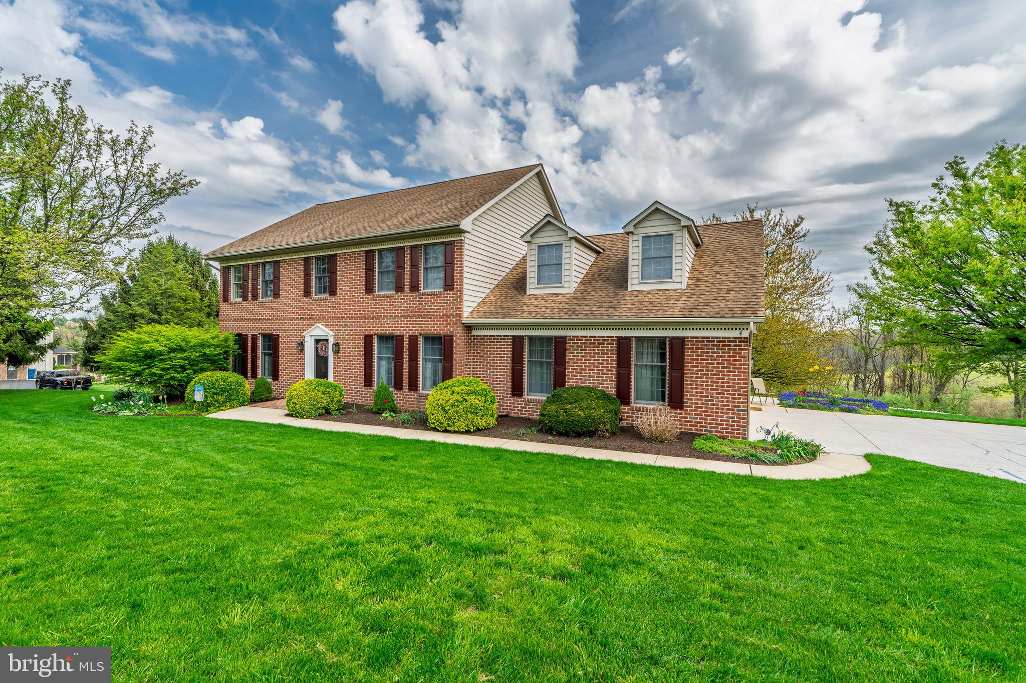 COUNTRY MANOR ESTATES - Residential