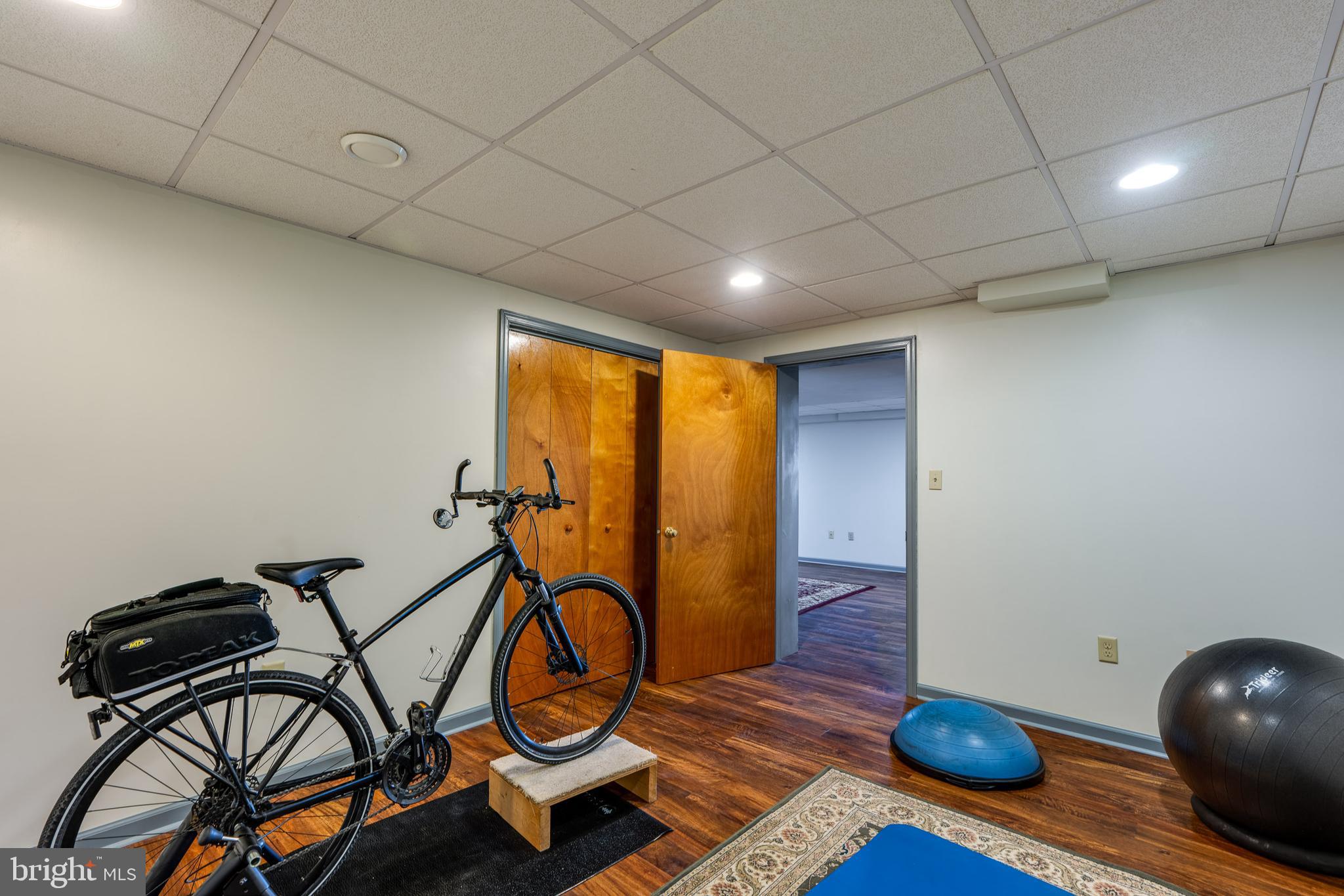 COUNTRY MANOR ESTATES - Residential