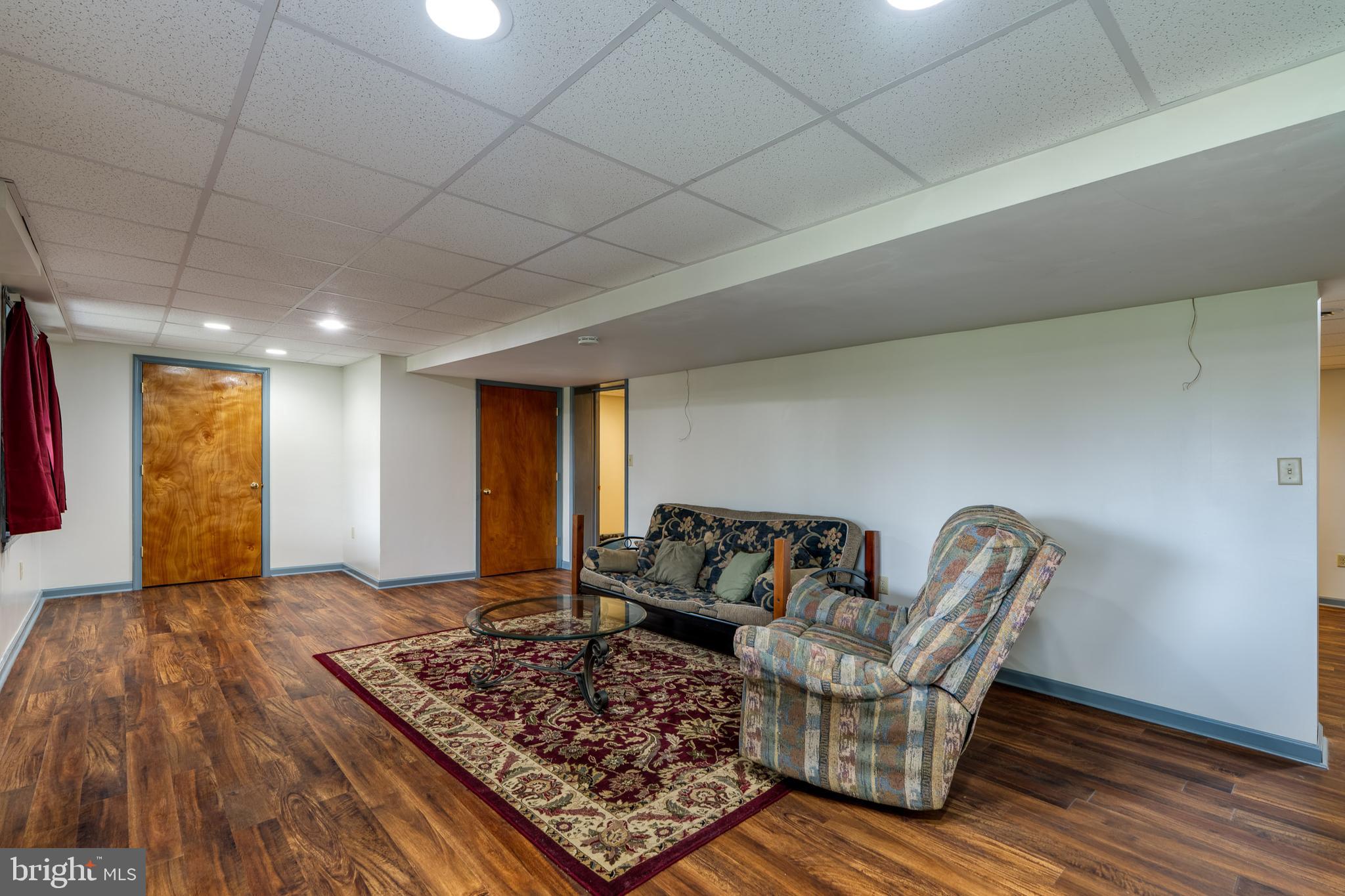 COUNTRY MANOR ESTATES - Residential