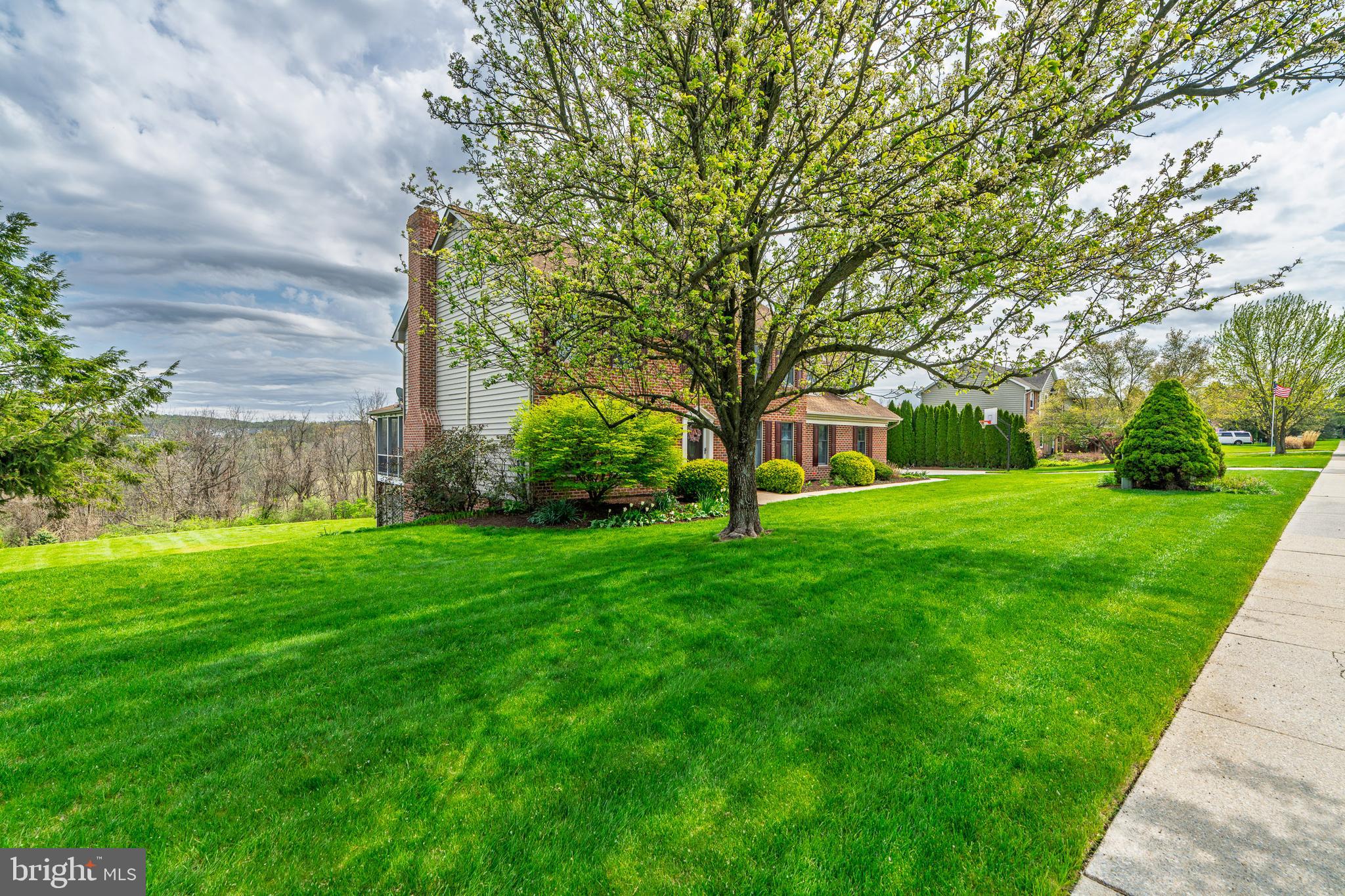 COUNTRY MANOR ESTATES - Residential