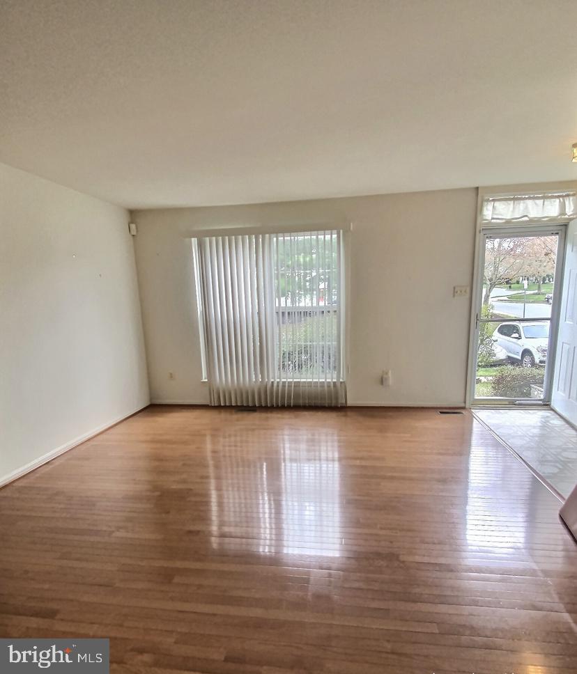 SUBURBIA - Residential