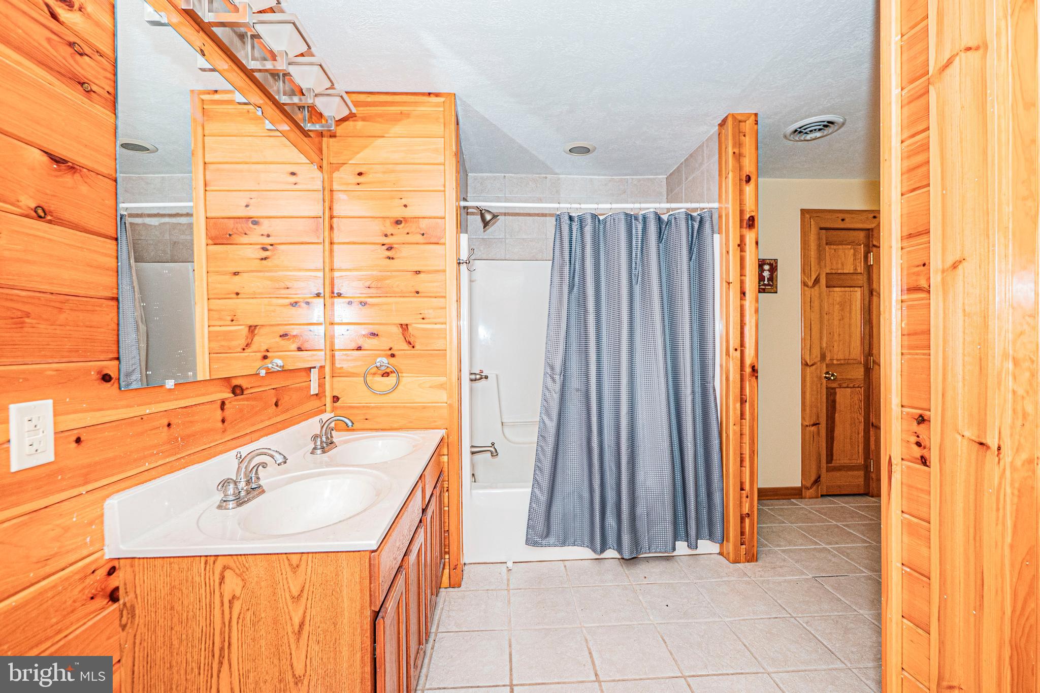 RED OAKS - Residential
