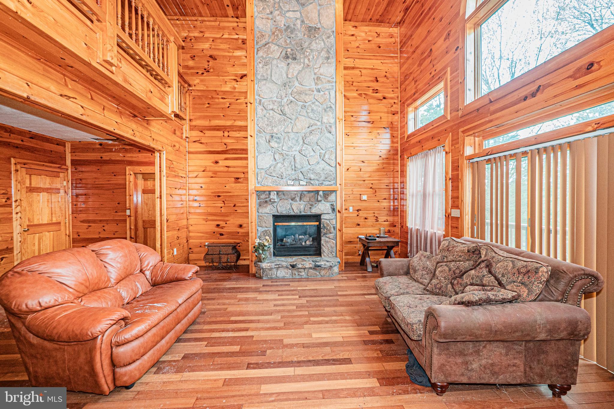 RED OAKS - Residential