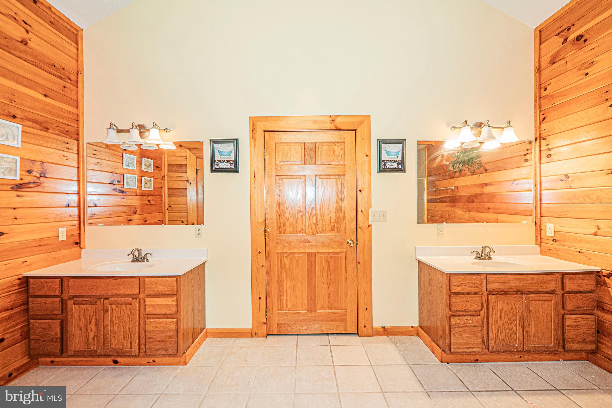 RED OAKS - Residential