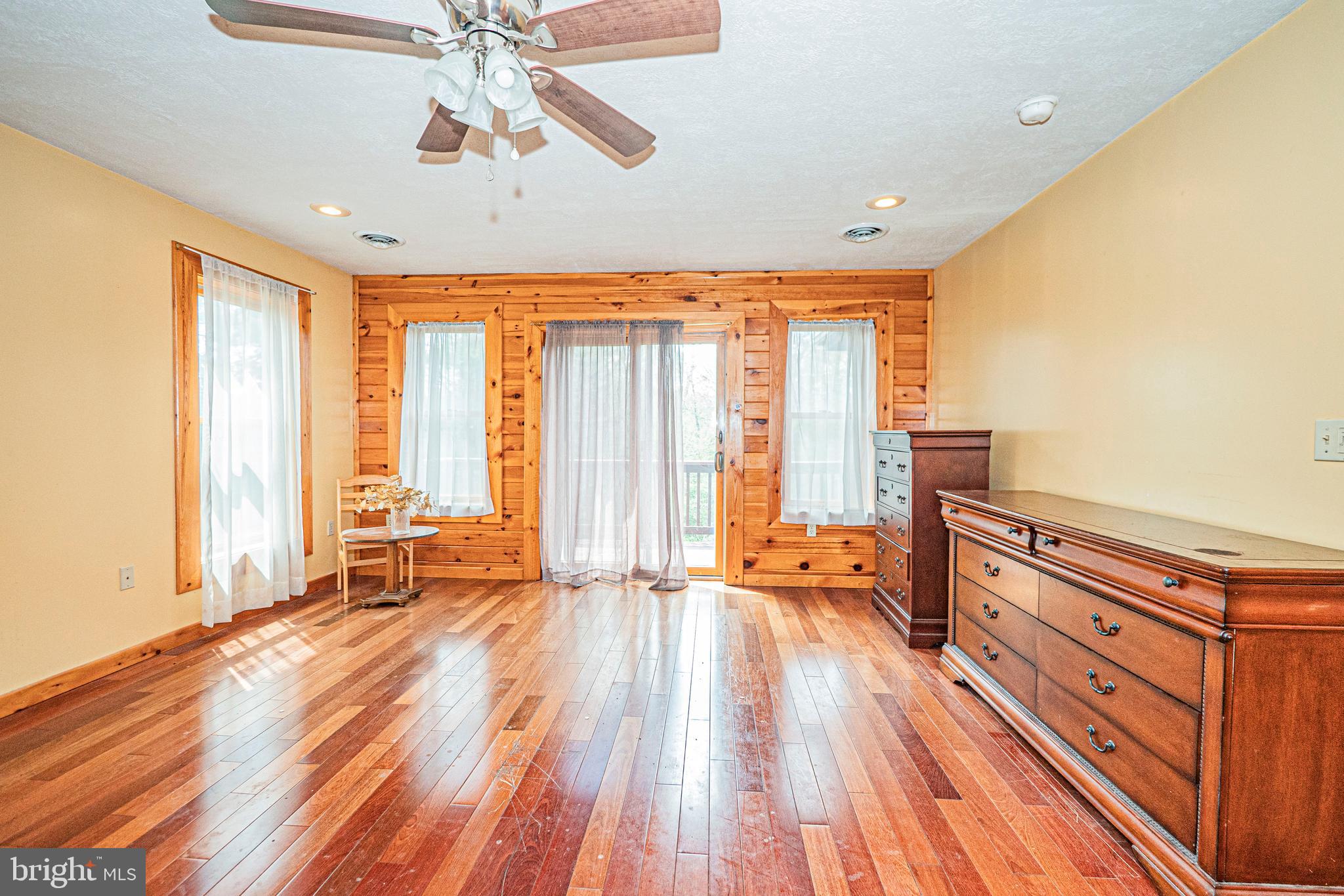 RED OAKS - Residential
