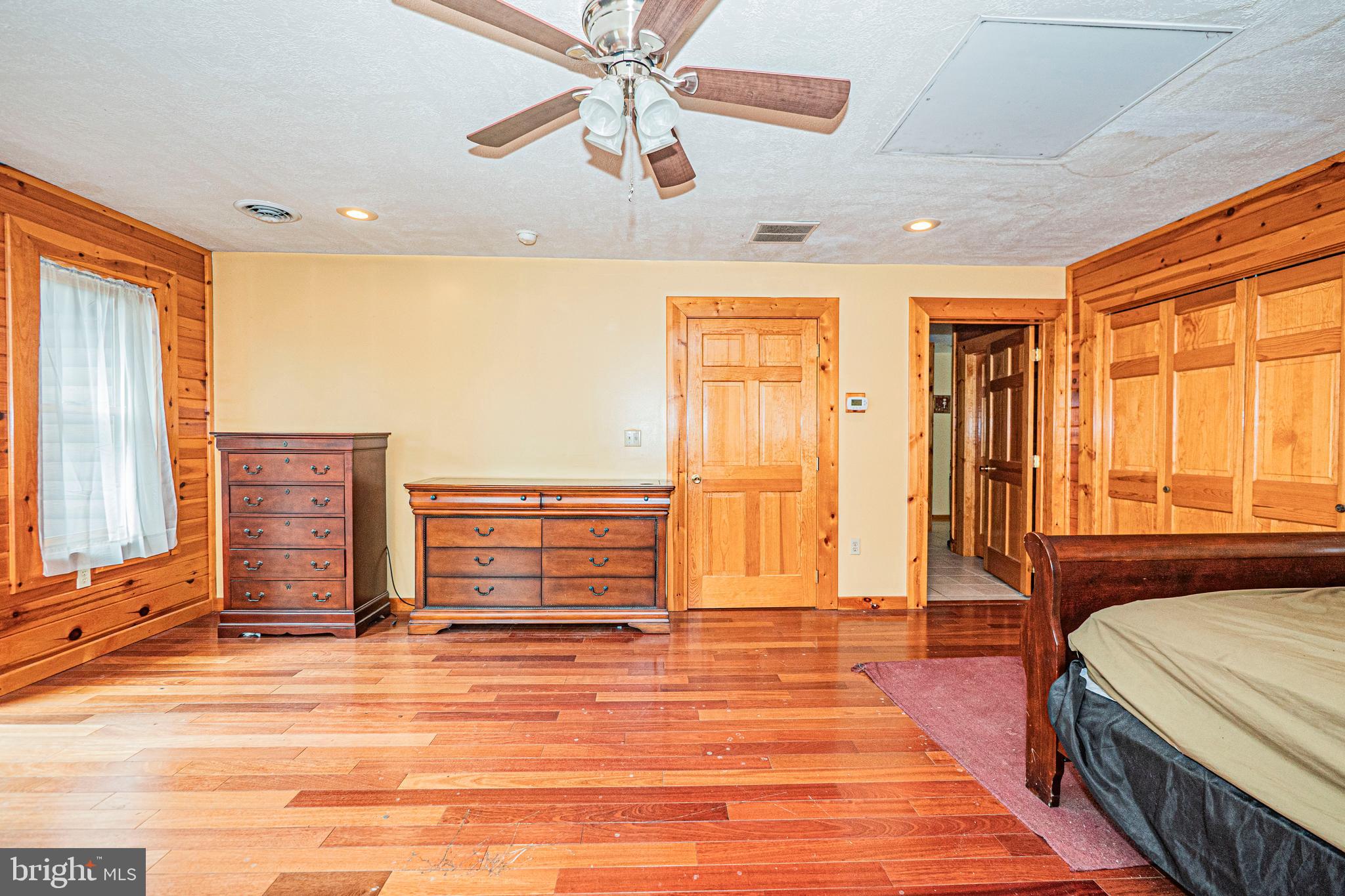 RED OAKS - Residential