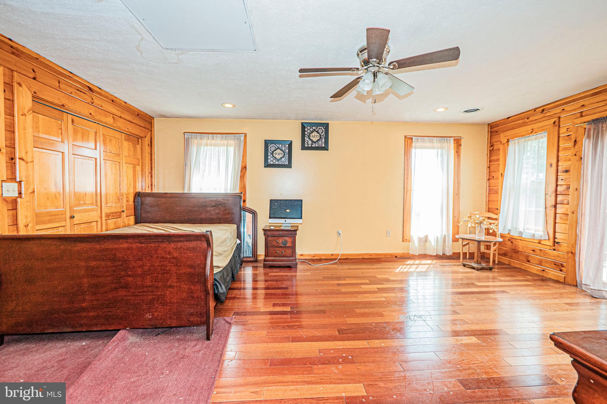 RED OAKS - Residential