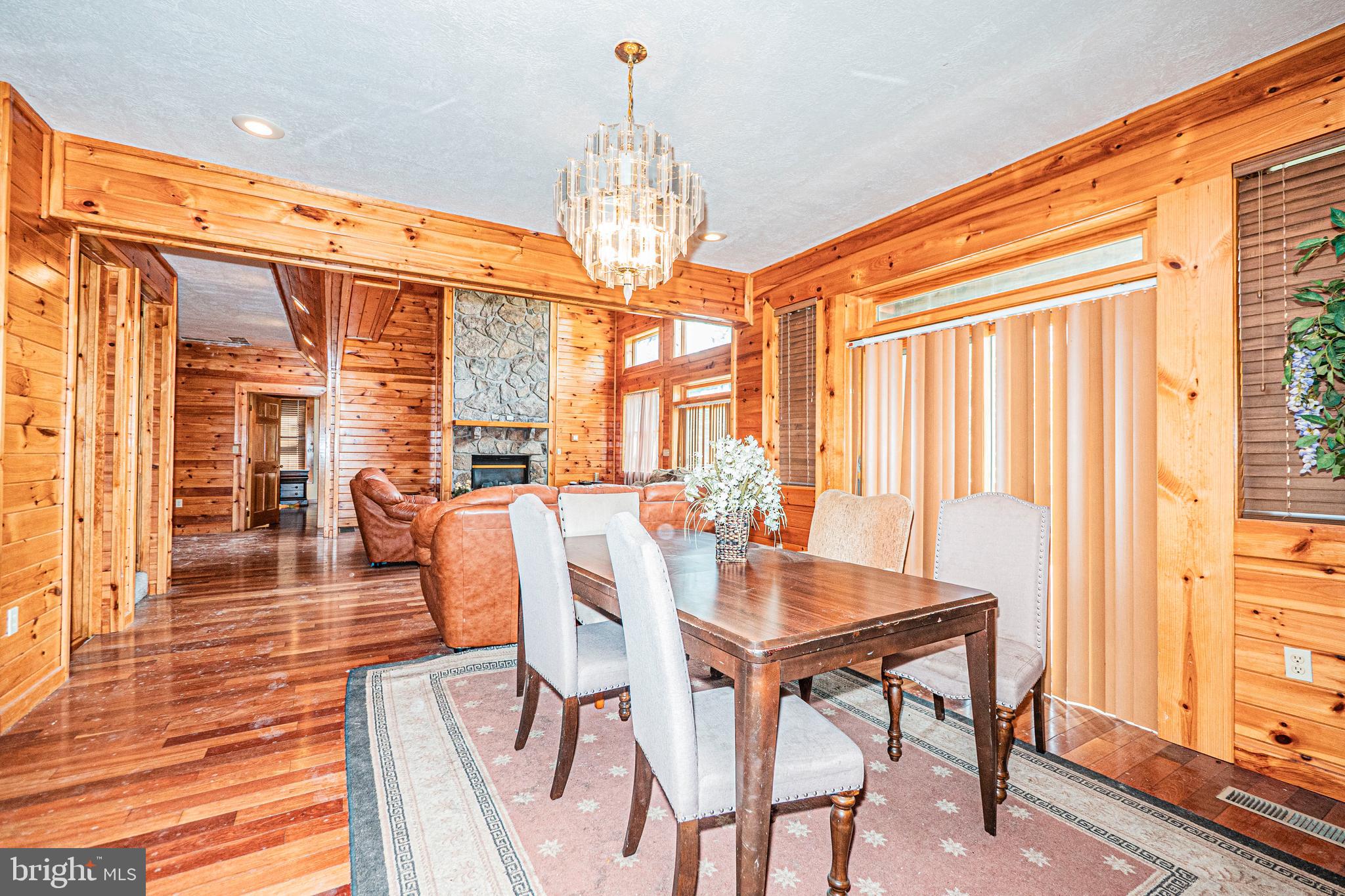 RED OAKS - Residential