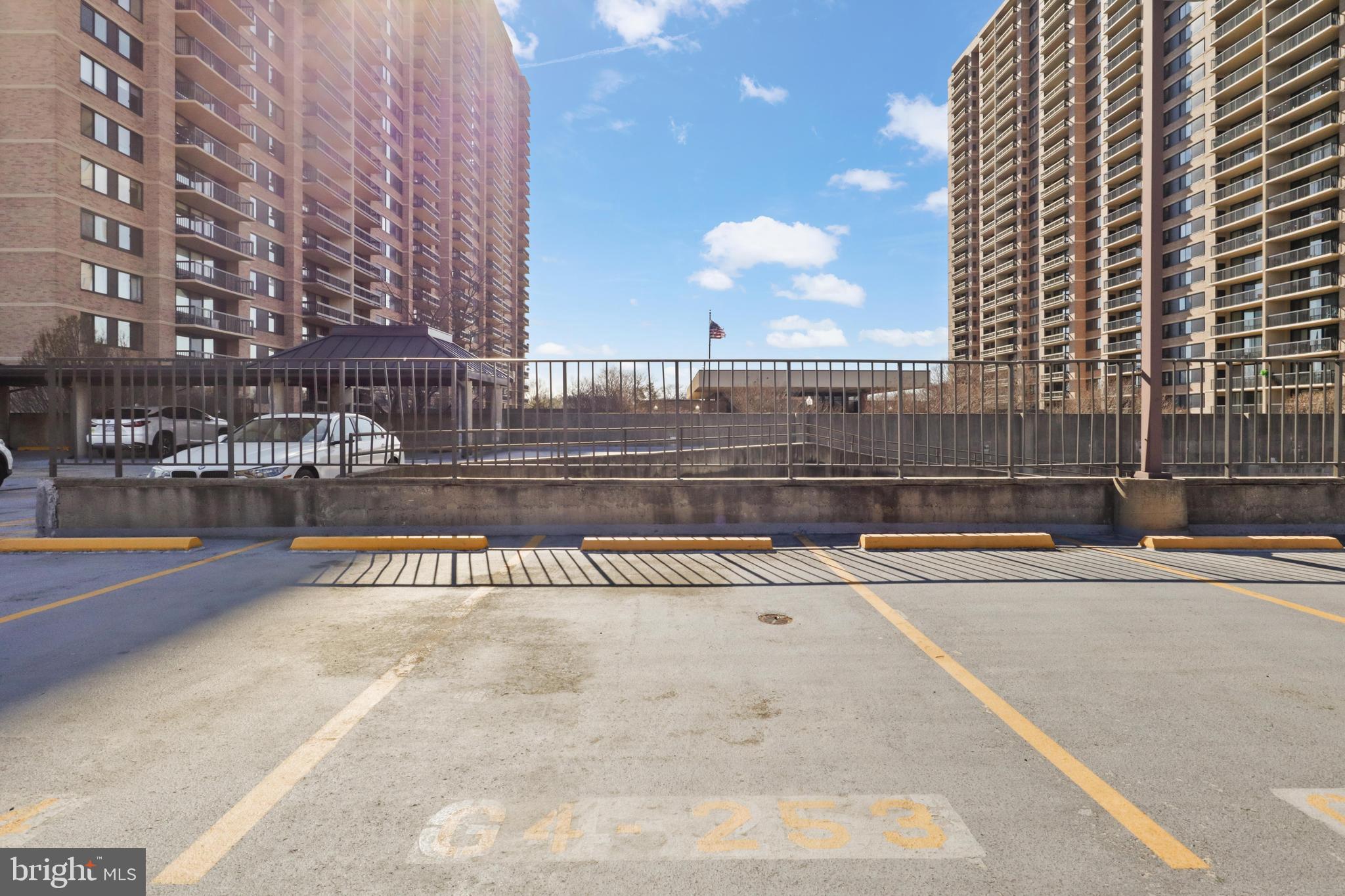 SKYLINE SQUARE CONDO - Residential