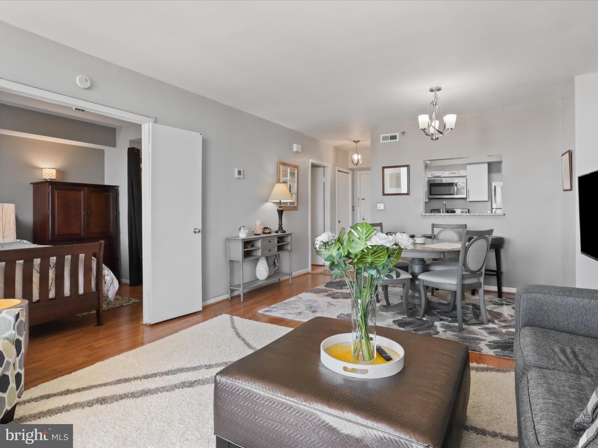 SKYLINE SQUARE CONDO - Residential