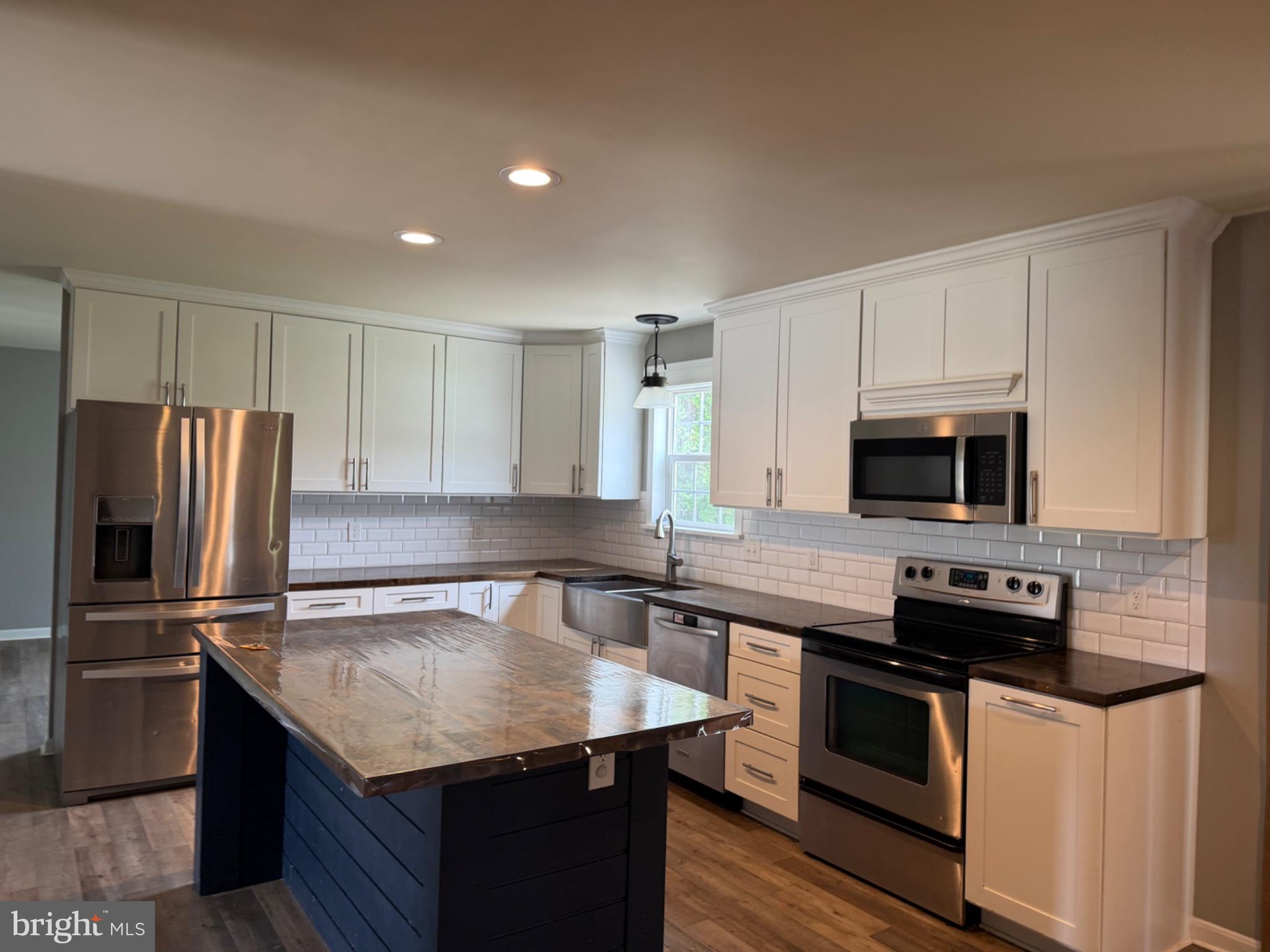 195 MARTEL CIRCLE