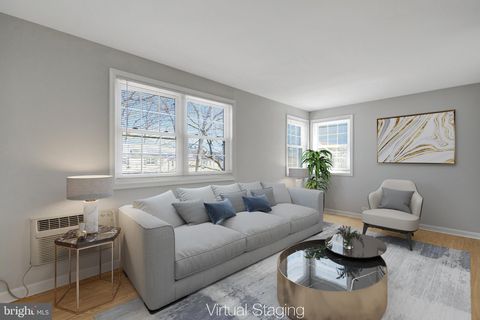 Photo of 206 N Trenton Street #206-2, ARLINGTON, VA 22203 (MLS # VAAR2070458)