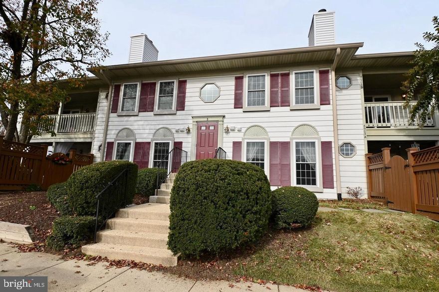 2 bedroom 2 full bath * Spiral stairs to Loft / Den with skylight . Cozy open floor plan with Fireplace in Living Room. Breakfast Bar in Kitchen with Stainless Steel .  Primary Bedroom with door to balcony. Spacious Balcony for Morning Coffee/ Tea and Evening Wine . Parking space # 8
Enjoy the amenities of  living in highly sought Kingstowne area / Essex House Community with Shopping , Restaurants, Starbucks, Springfield Metro I- 95 , Pentagon , Belvoir and much more . NO PETS ** 
 Landlord requires Good Credit Scores 640+* $ 50.00 per adults application fee through Rentspree