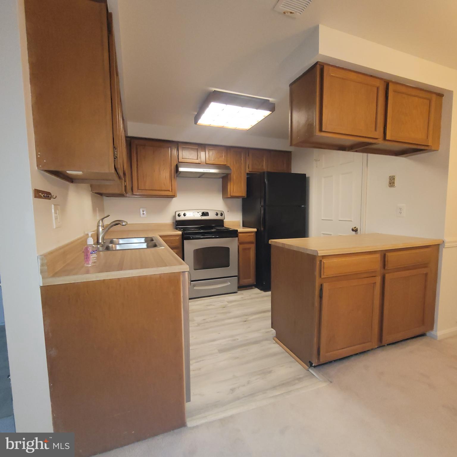 ESSEX HOUSE - Residential Lease