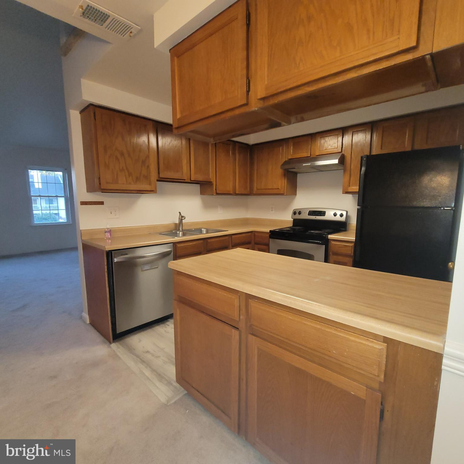 ESSEX HOUSE - Residential Lease