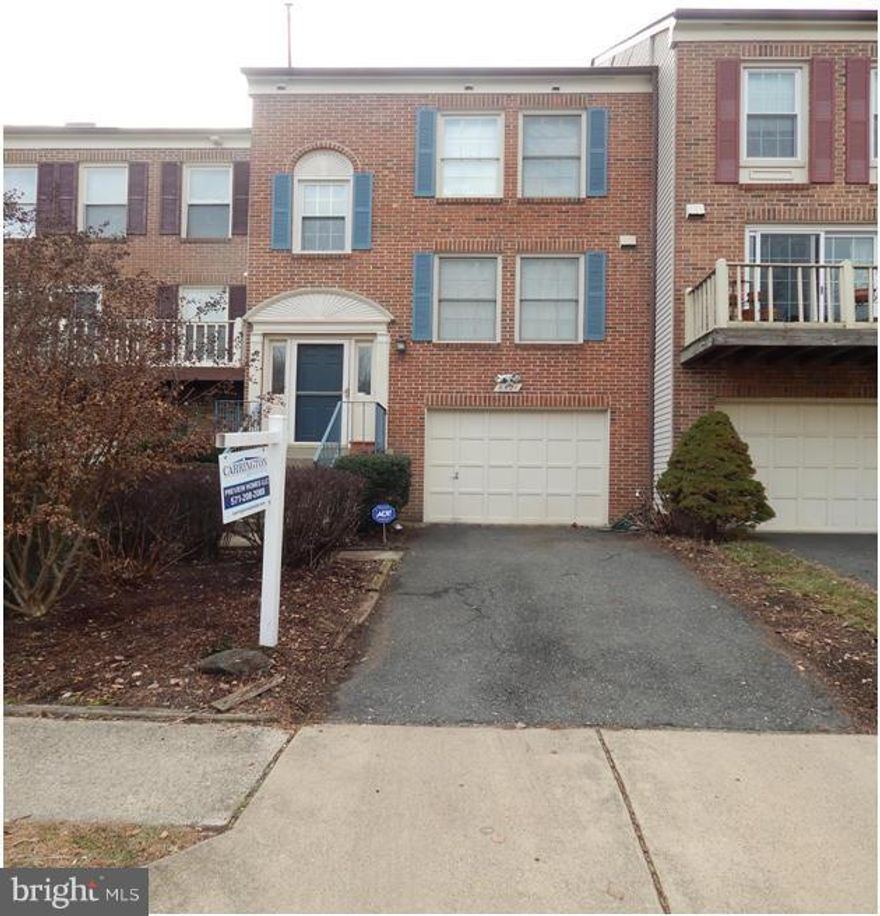 REDUCED $30K *** LOT OF HOME FOR $$$ *** LARGE OPEN KITCHEN w/ GRANITE COUNTERS ** HARDWOOD FLOORS on MAIN LVL ** BIG ROOMS TO ENTERTAIN  FRIENDS ** 2 MASTER BEDROOM SUITES w/ UPDATED BATHROOMS, FIREPLACE & HIGH CEILINGS ** BIG PRIVATE LOFT w/ LOTS OF CLOSET / STORAGE SPACE *** BSMT CAN BE PRIVATE 3RD BEDROOM SUITE w/ FB ** RELAXING PATIO ** AND in a PRIME LOCATION!!!