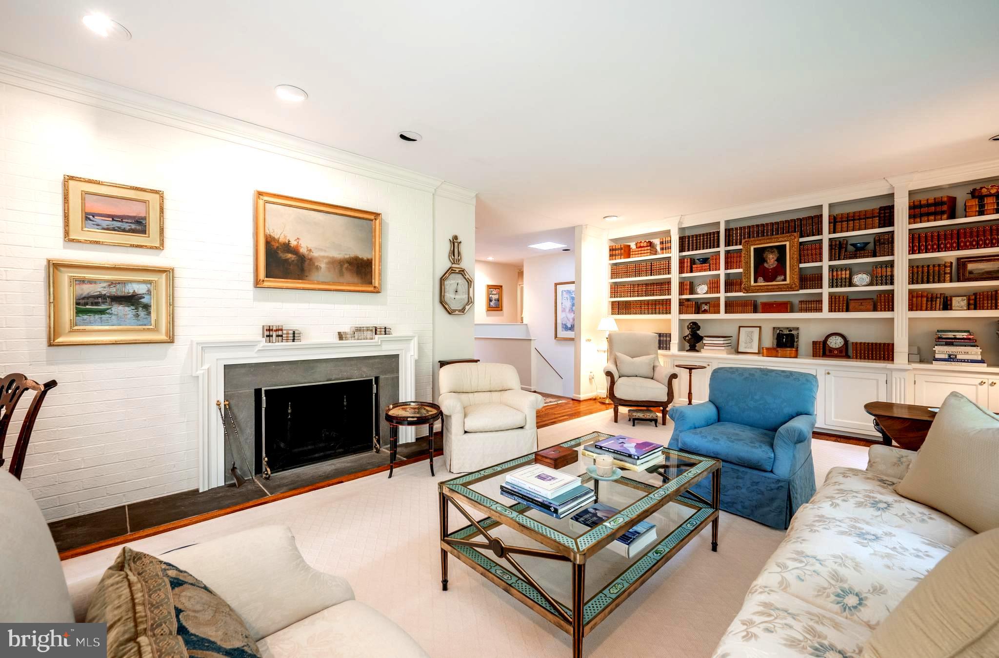 SALONA VILLAGE - Residential