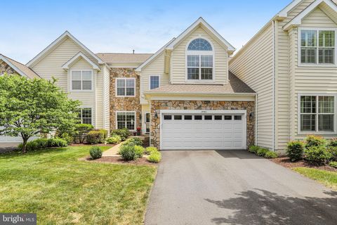 Townhouse For Sale - 19930 Mizner Terrace<br/> ASHBURN, VA 20147