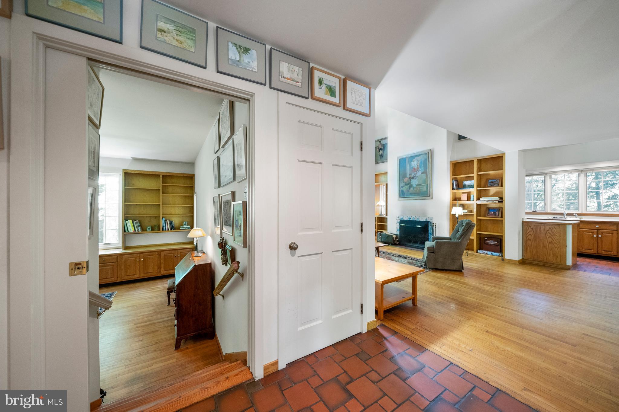 CHESTNUT HILL - Residential