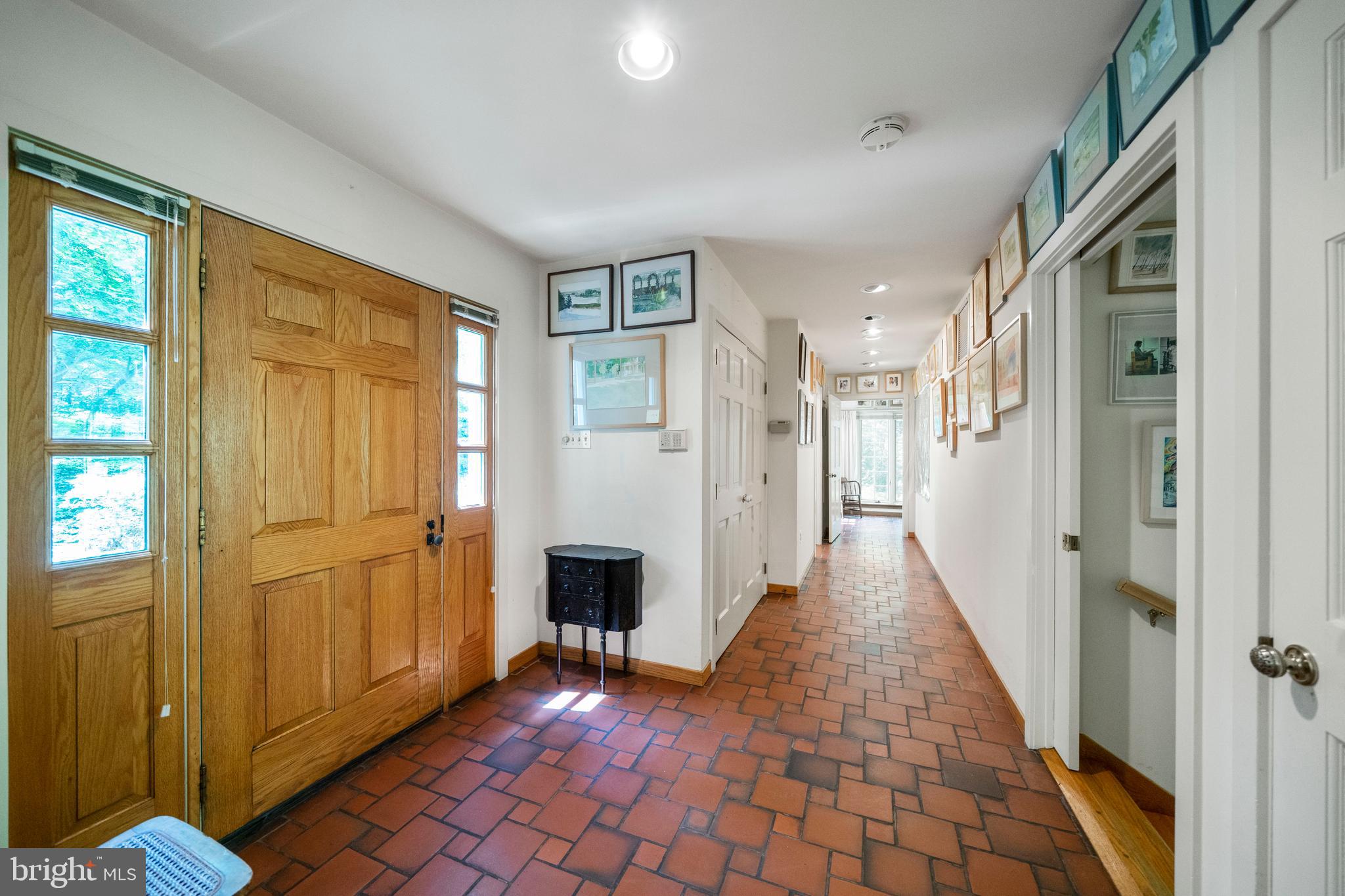 CHESTNUT HILL - Residential