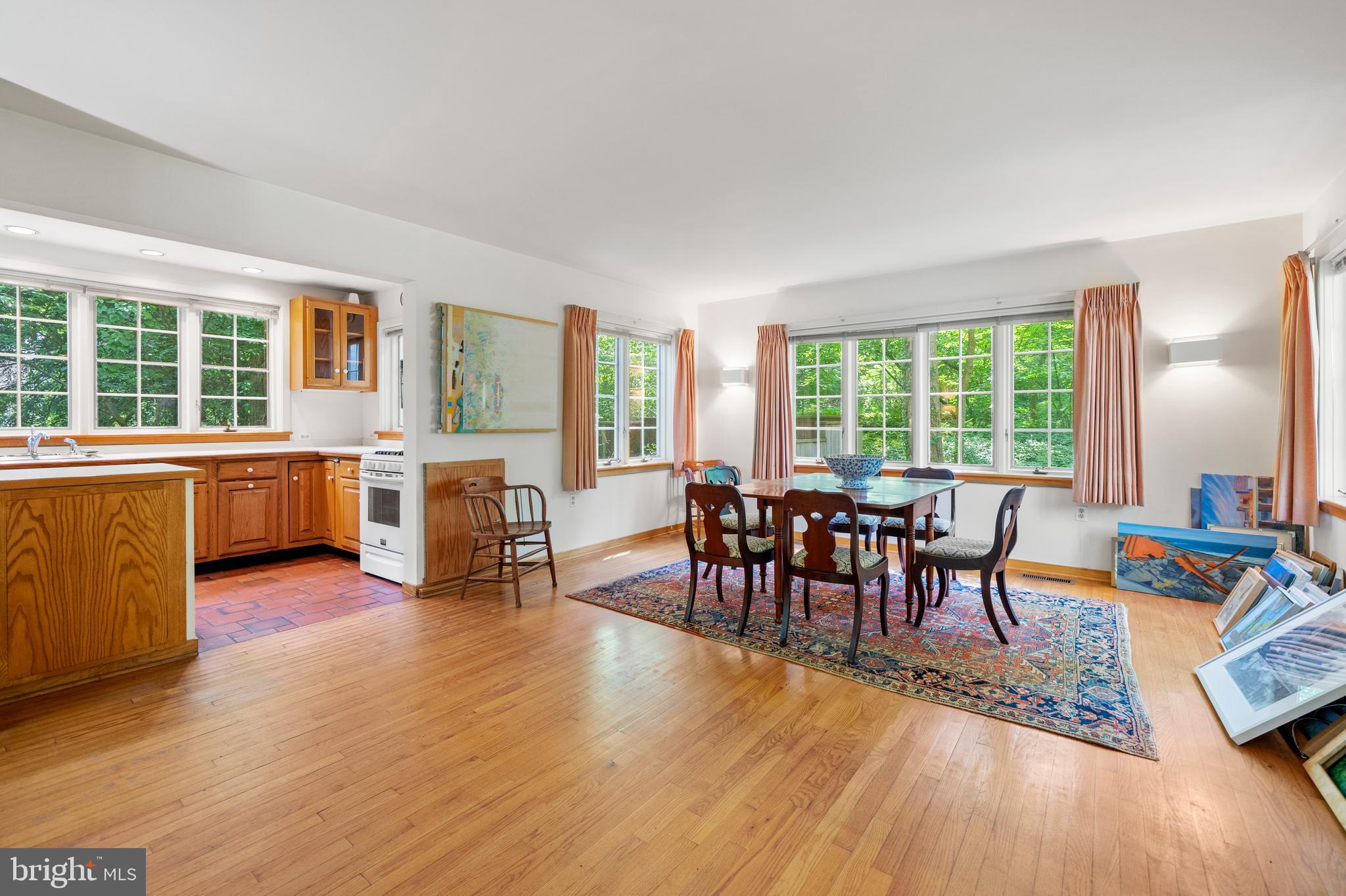 CHESTNUT HILL - Residential