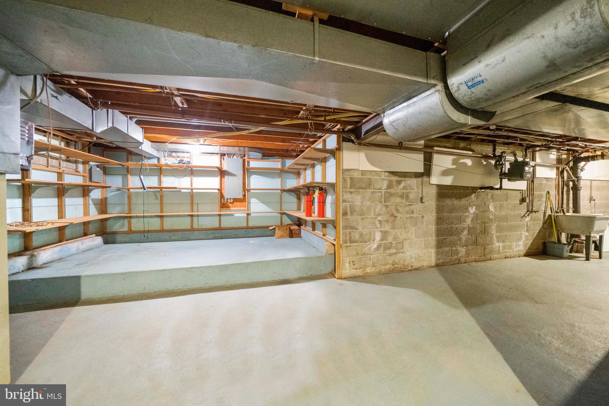 CHESTNUT HILL - Residential