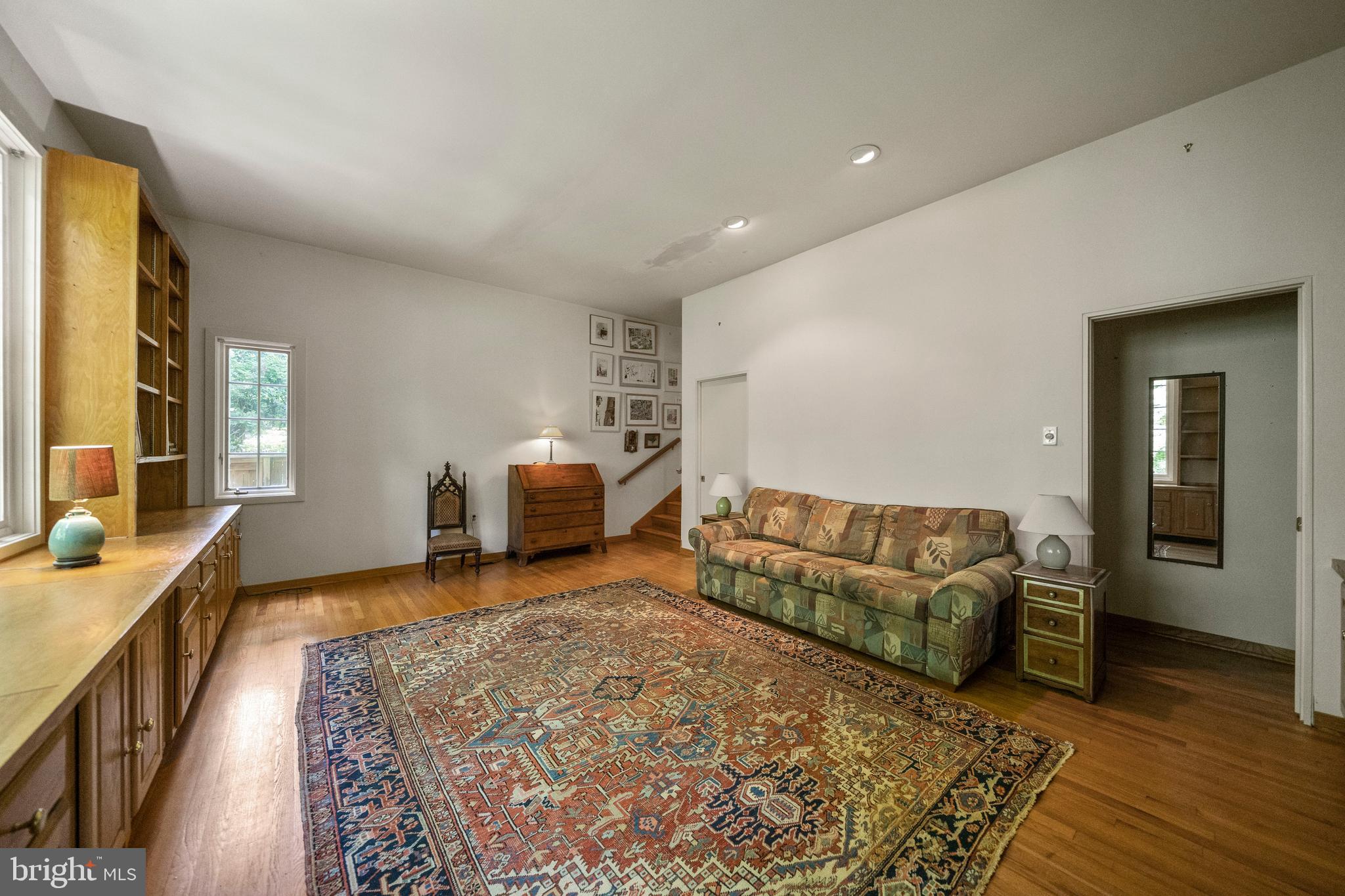 CHESTNUT HILL - Residential