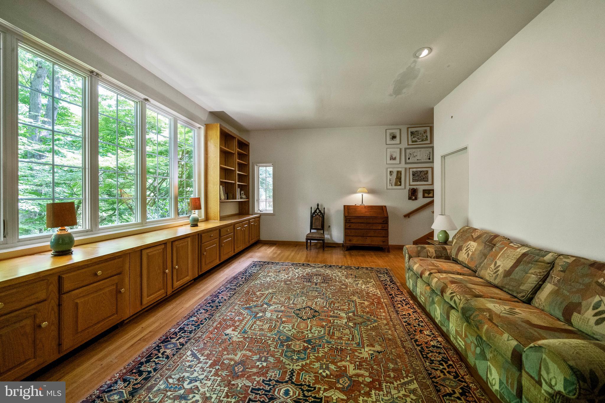 CHESTNUT HILL - Residential