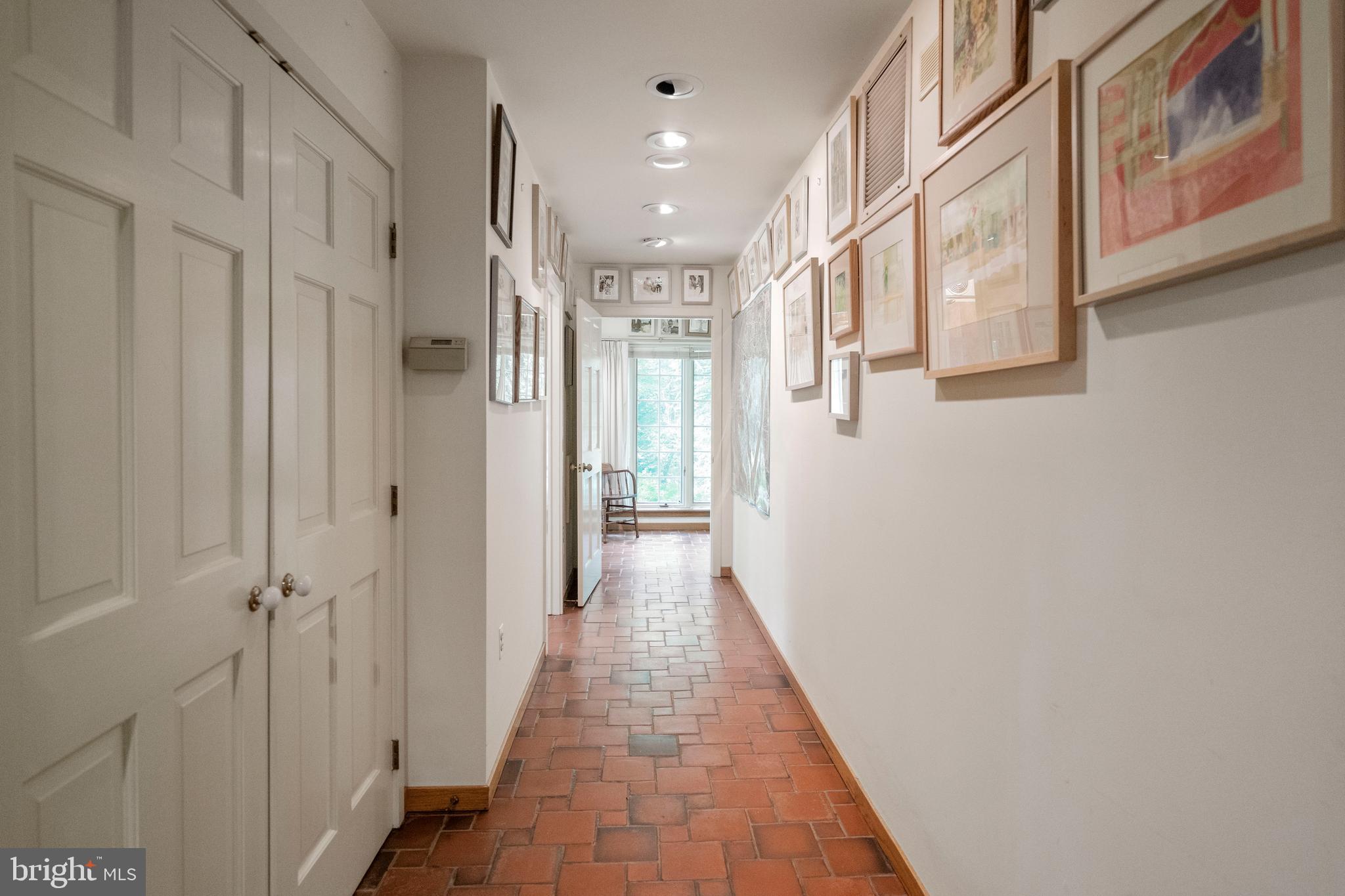 CHESTNUT HILL - Residential