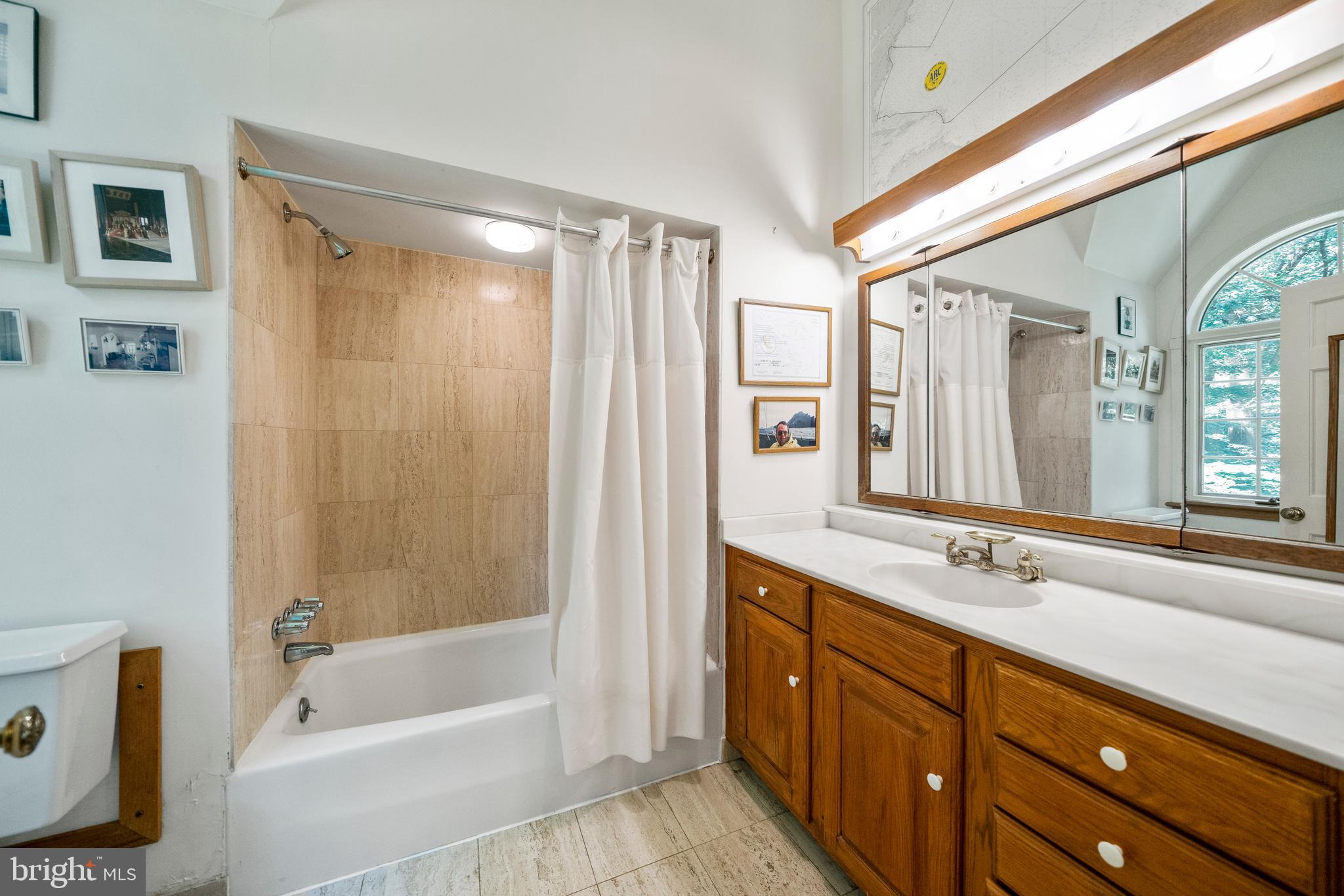 CHESTNUT HILL - Residential