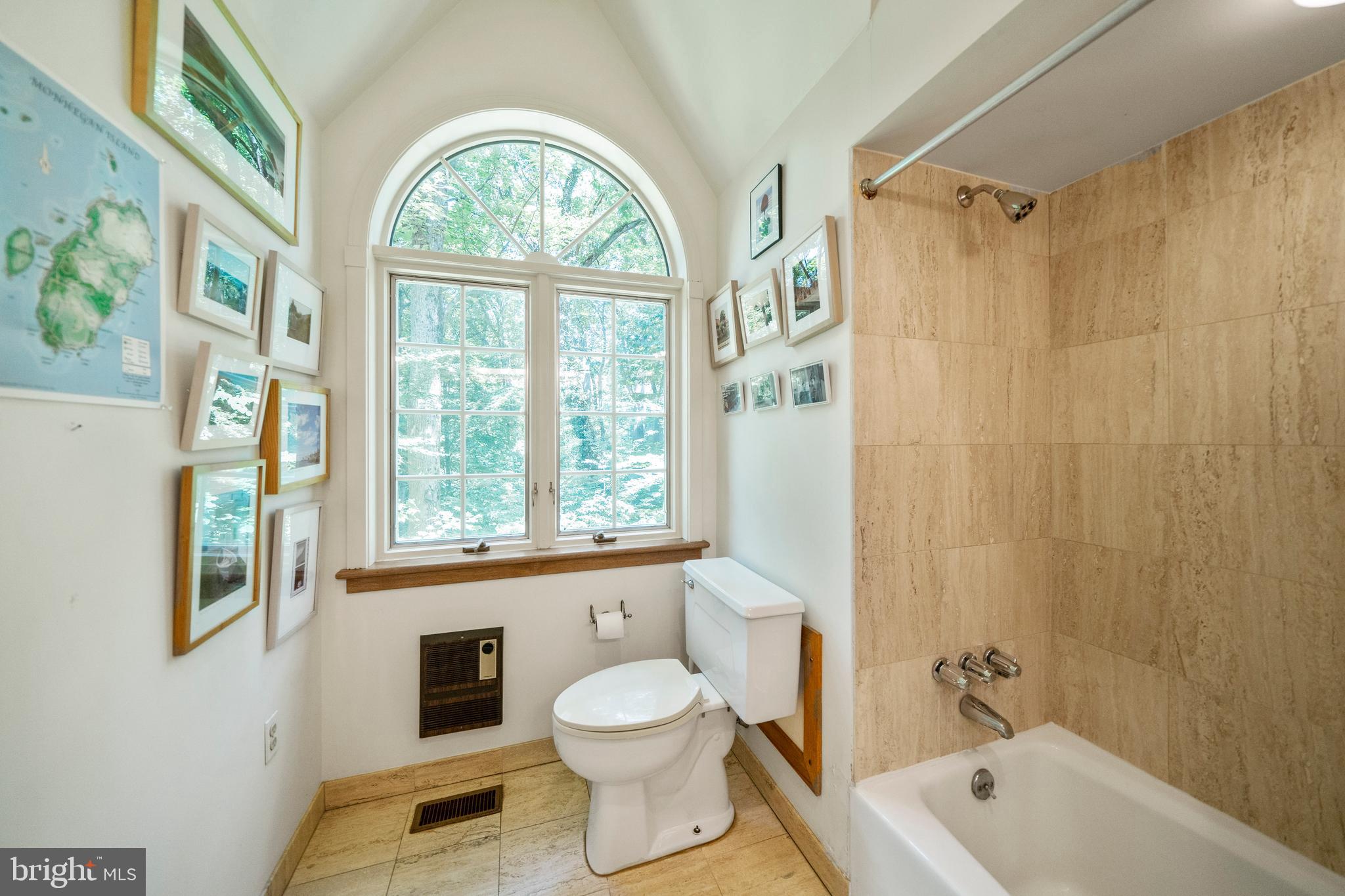 CHESTNUT HILL - Residential