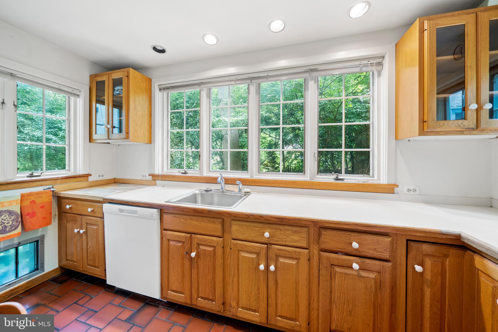 CHESTNUT HILL - Residential