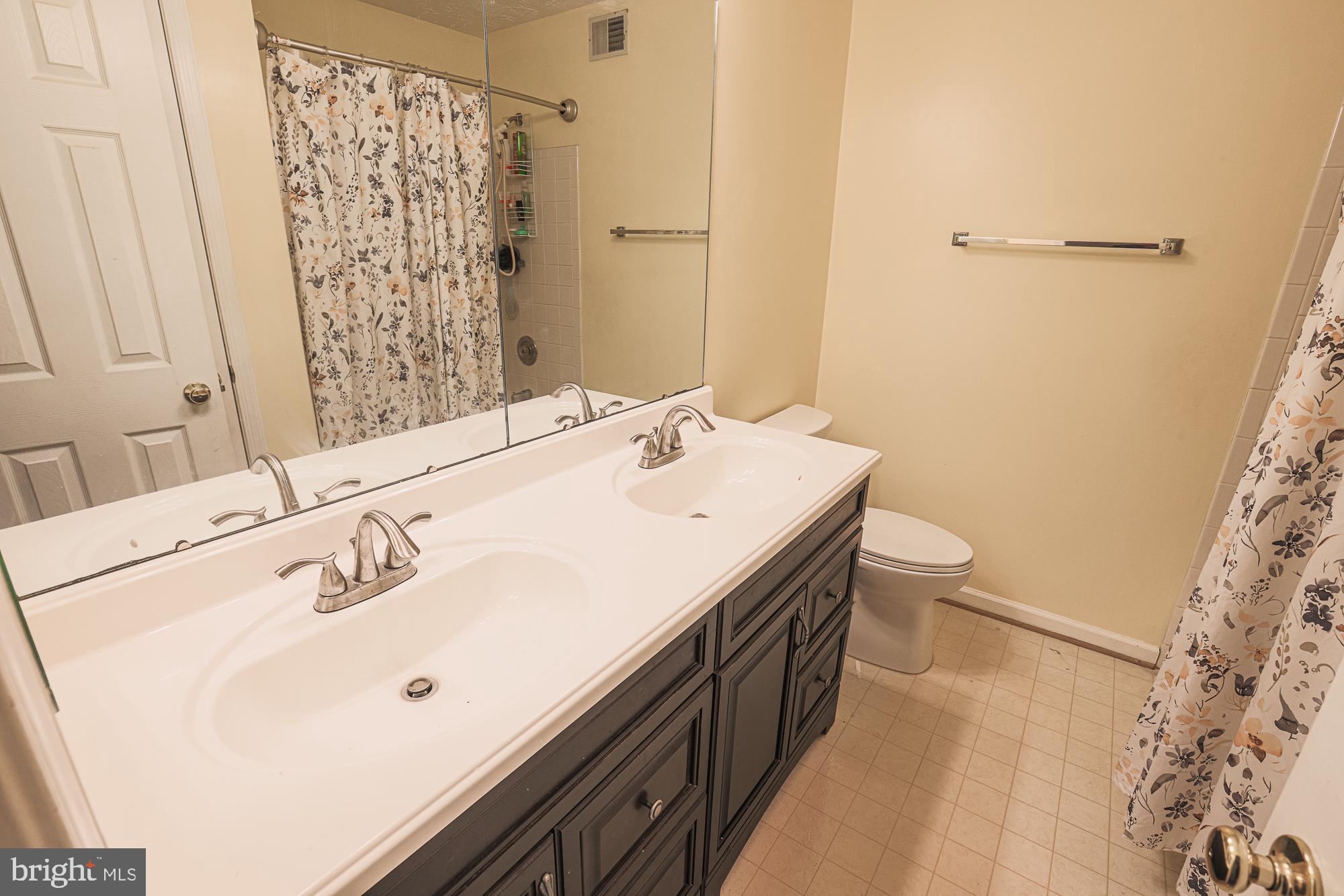 BRITINAY IV - Residential