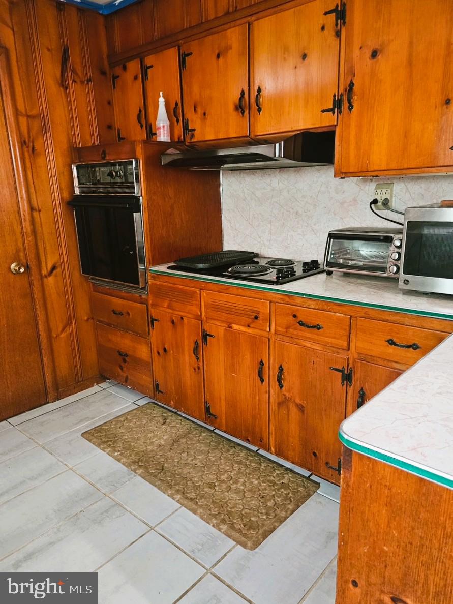1108 ALMOND ROAD