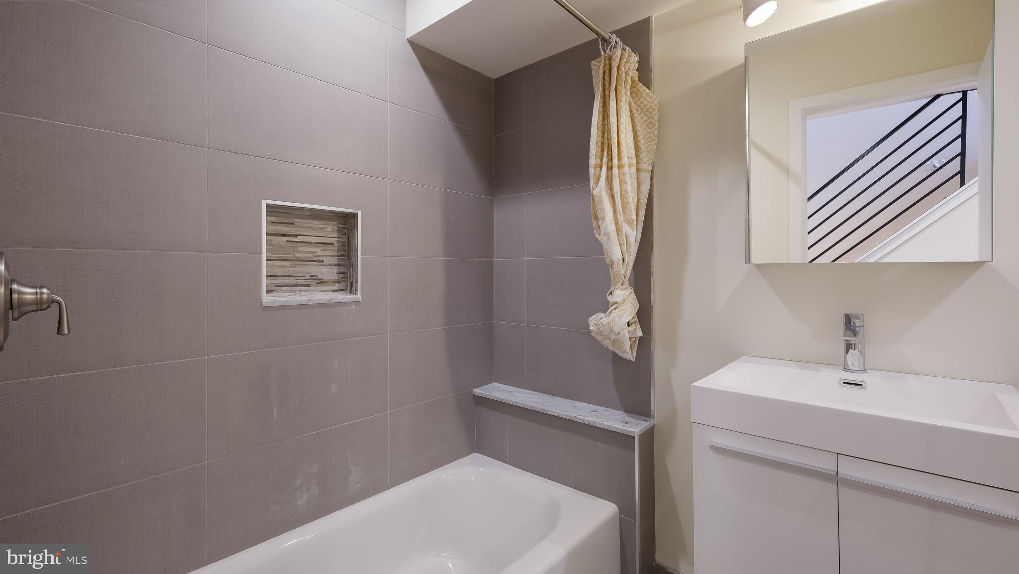 POINT BREEZE - Residential Lease