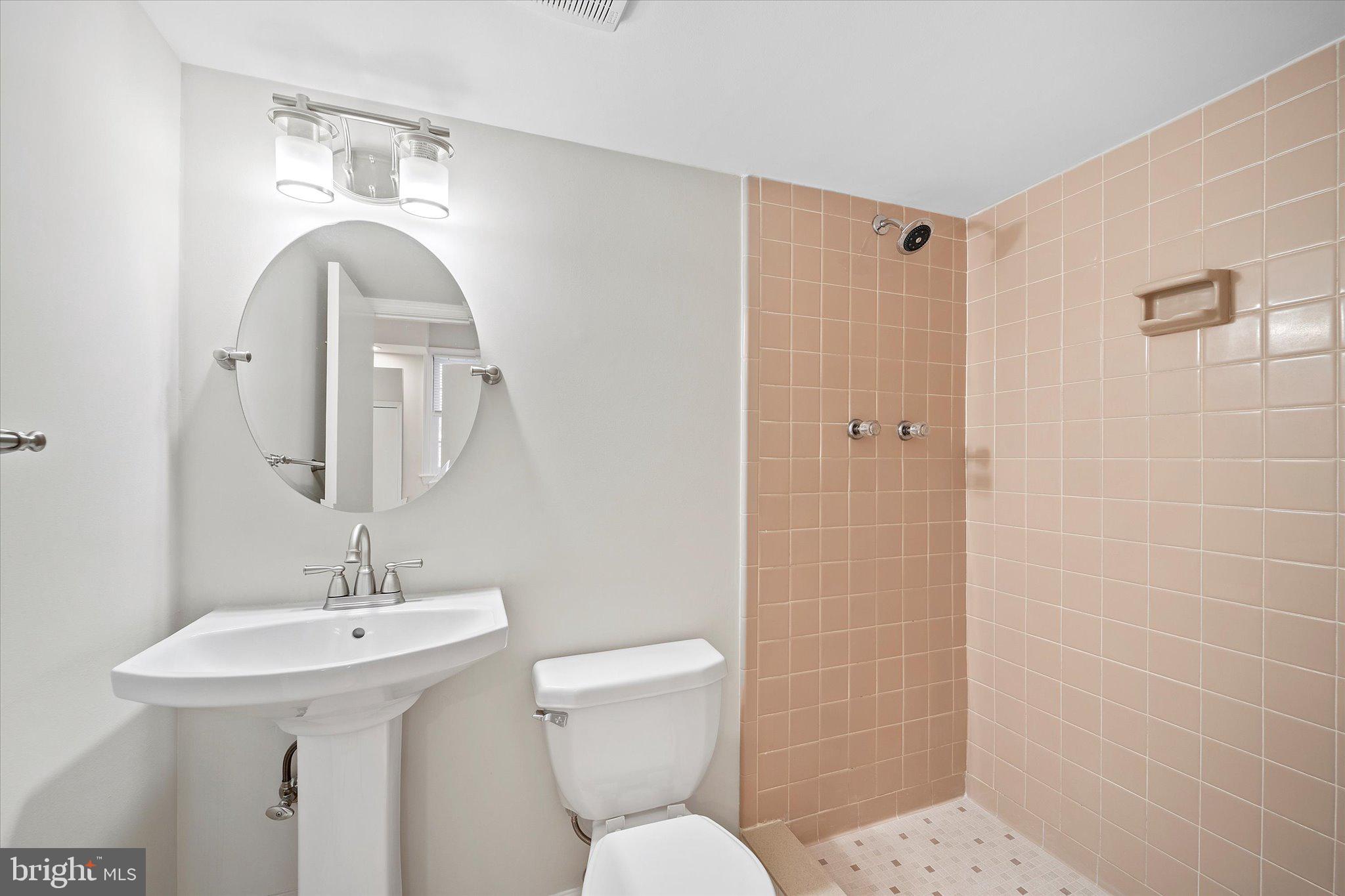 CAMBRIDGE STATION - Residential Lease