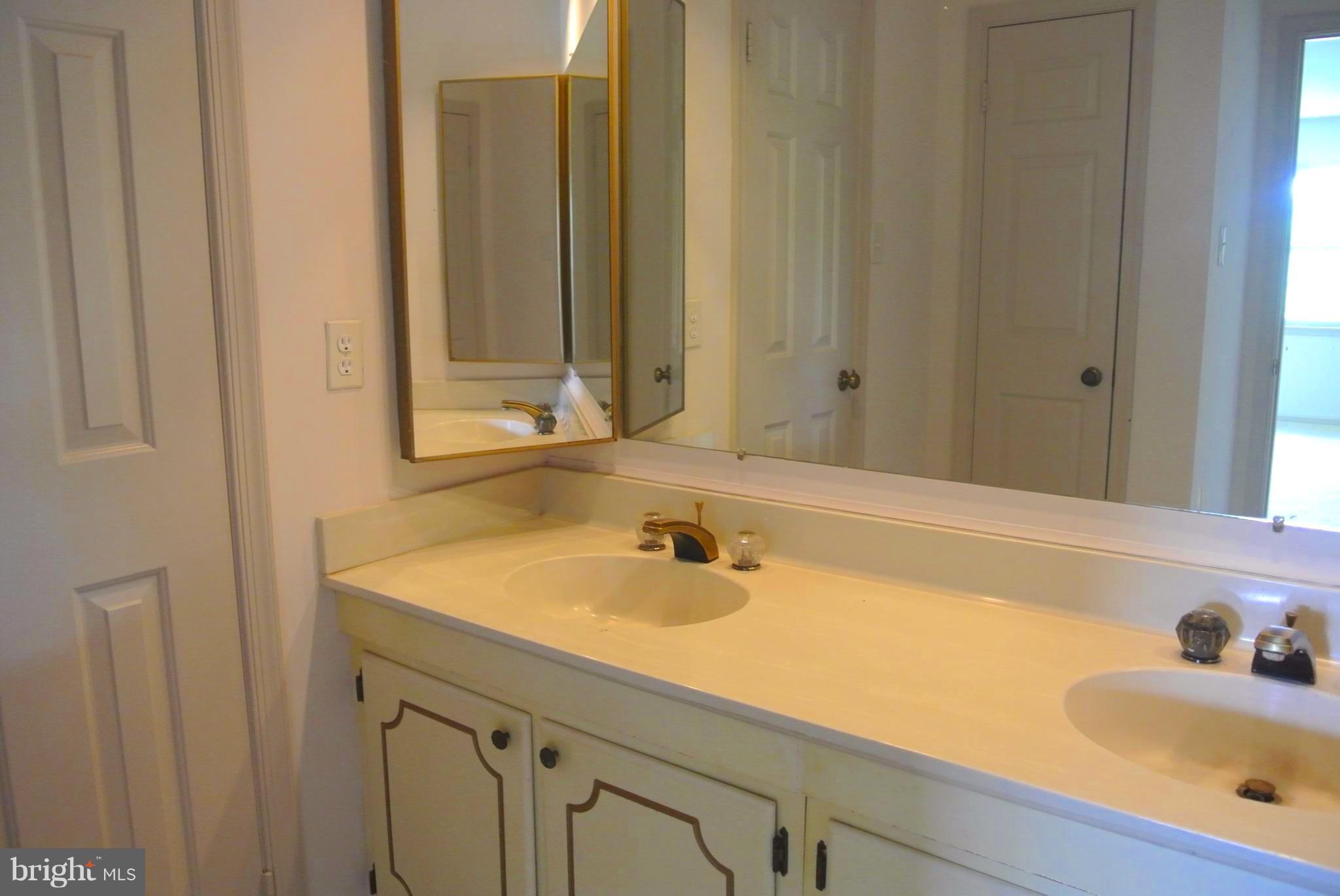 LANGLEY OAKS - Residential Lease