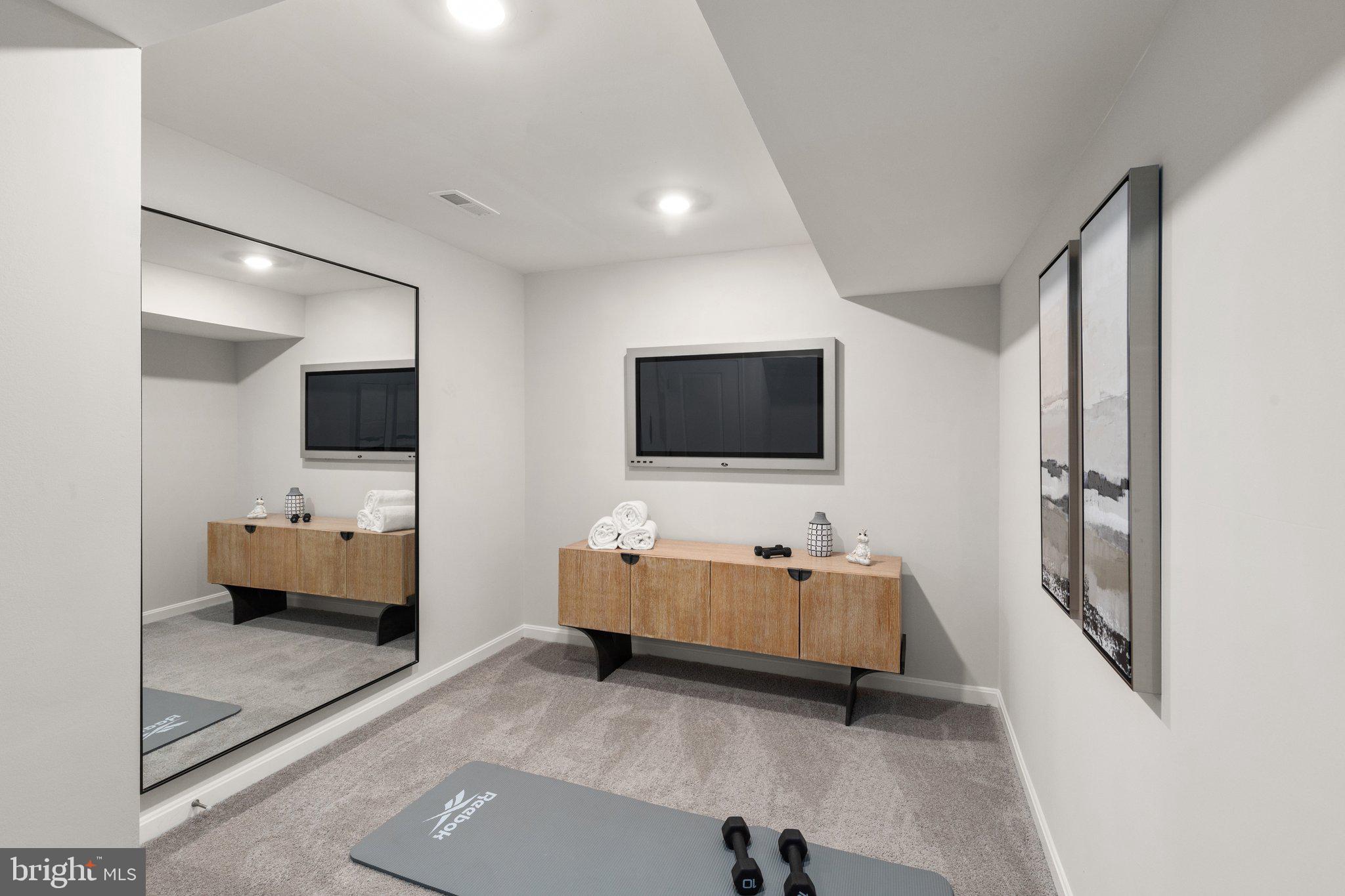 LAKEWOOD ESTATES - Residential